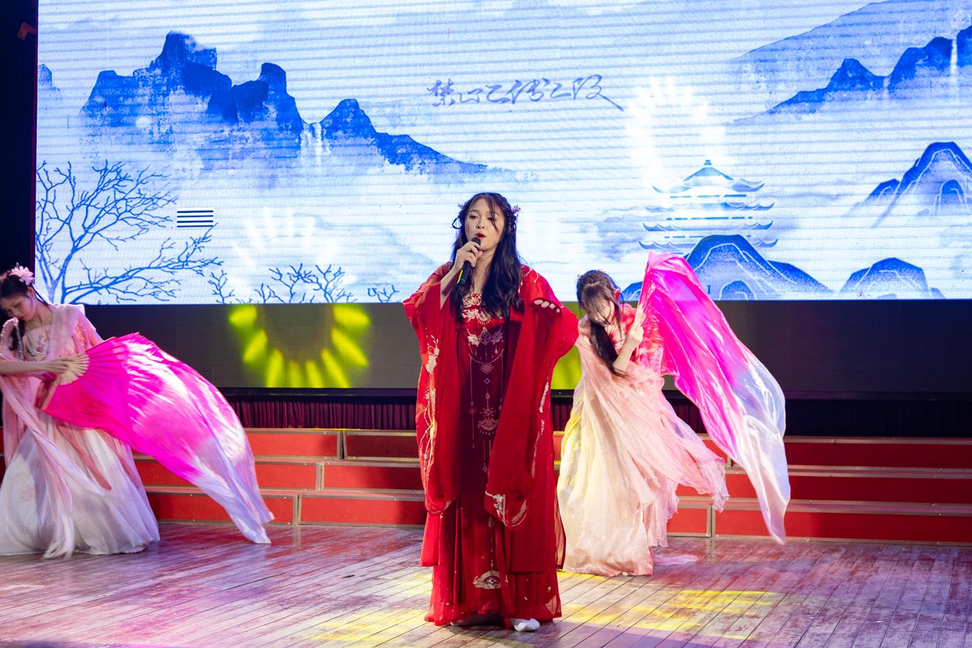 Chung kết cuộc thi `HaUI Golden Voice 2025`