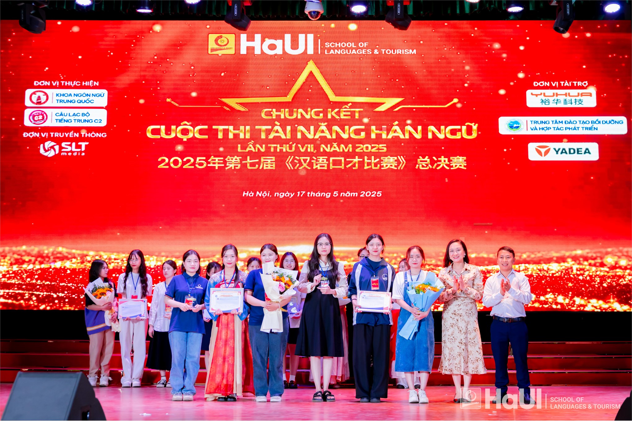 Giải Ba: Đại học Phenikaa, Trường Đại học Ngoại ngữ - Đại học Quốc gia Hà Nội