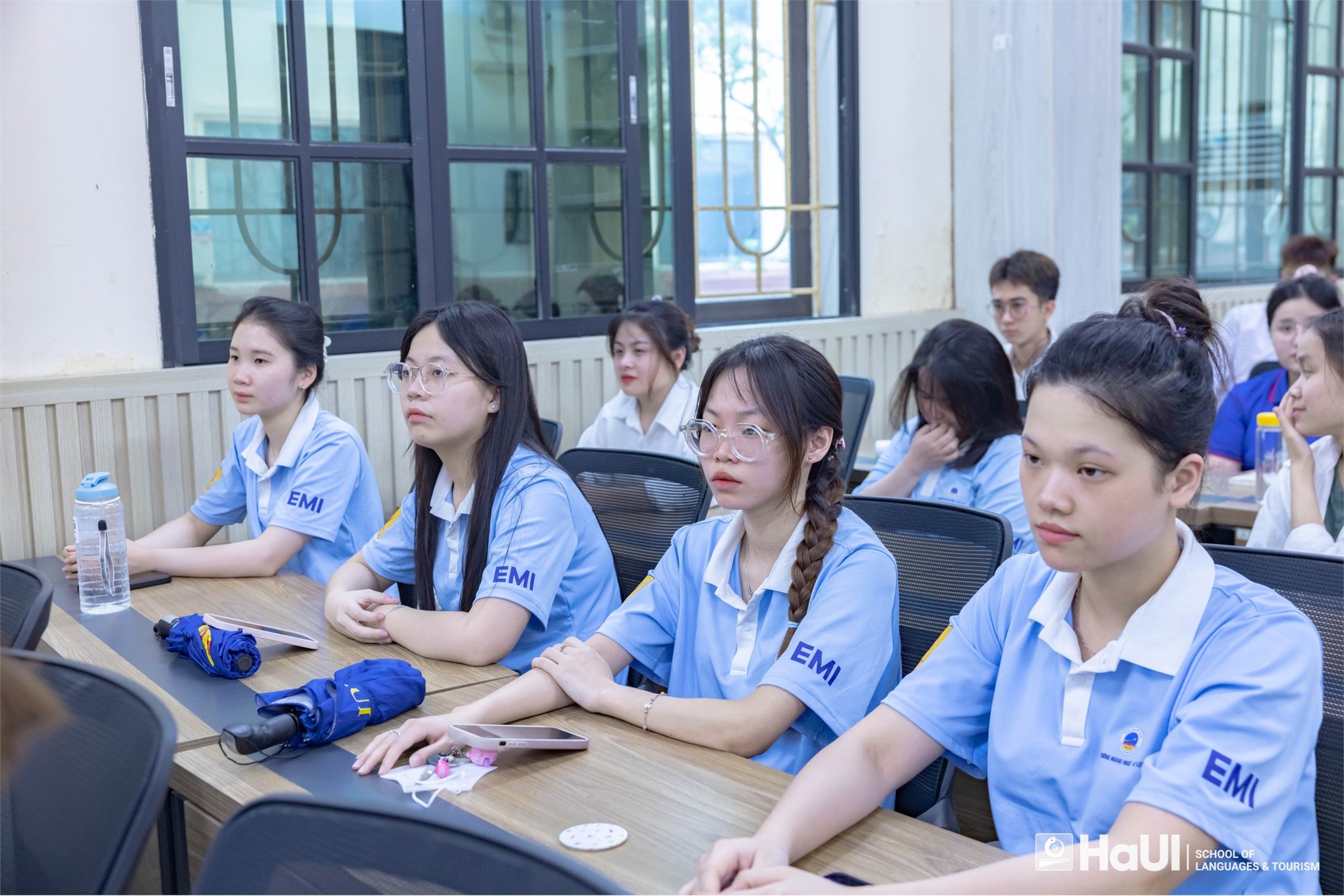 Sinh viên ngành Nhà hàng – Khách sạn khám phá cơ hội nghề lễ tân chuyên nghiệp cùng chuyên gia Khách sạn InterContinental Hanoi Landmark72