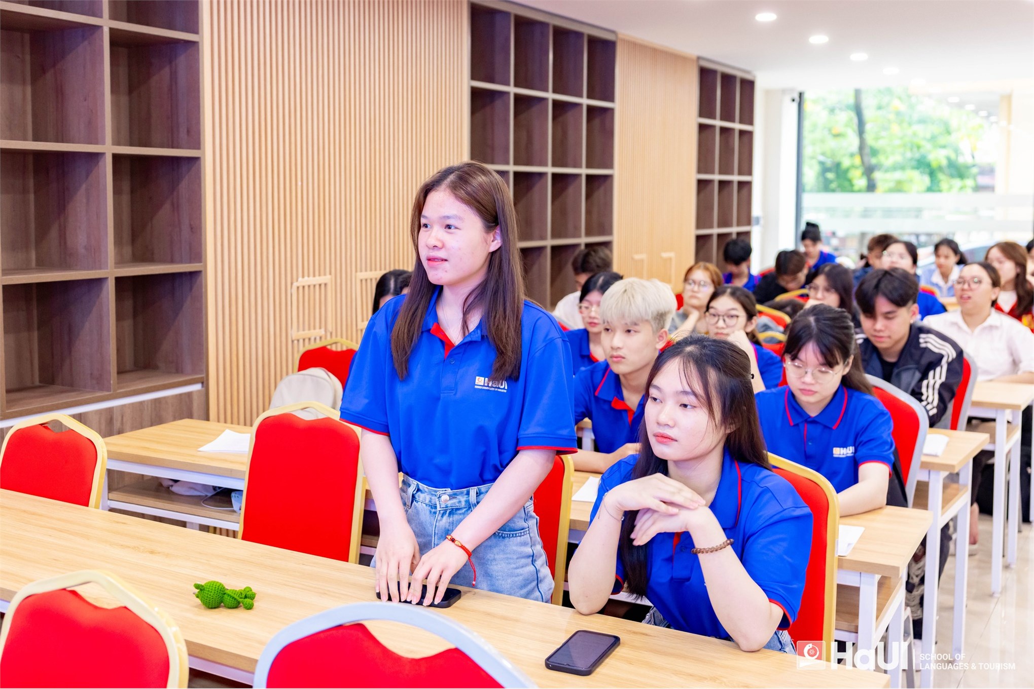 Tập huấn kỹ năng diện mạo và tác phong chuyên nghiệp cho lễ tân khách sạn 5 sao