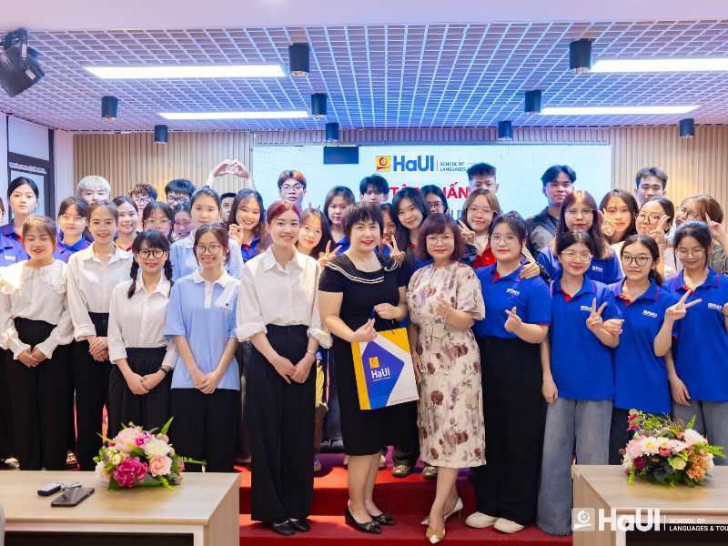Tập huấn kỹ năng diện mạo và tác phong chuyên nghiệp cho lễ tân khách sạn 5 sao