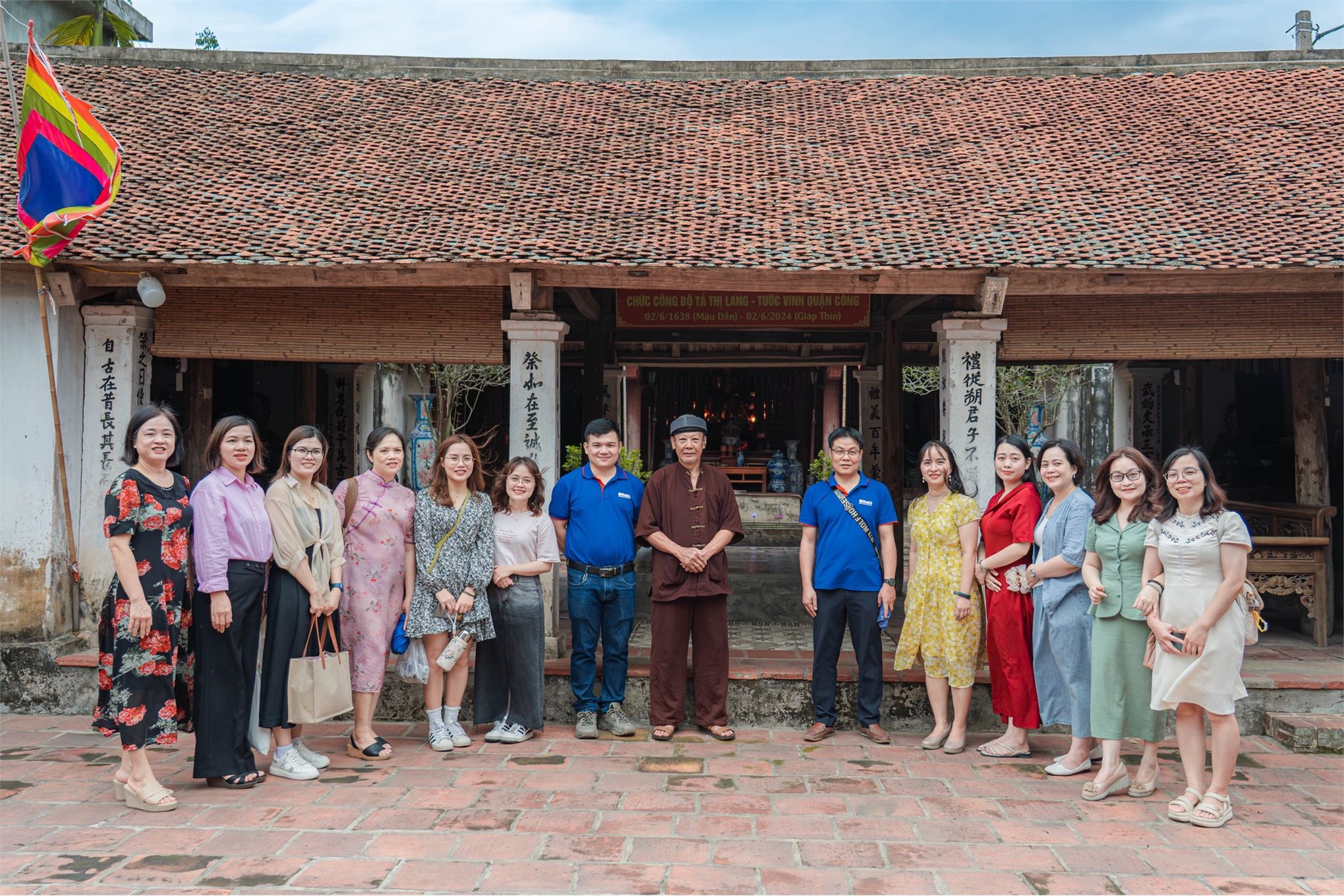 Chi bộ Ngoại ngữ - Du lịch 3 tổ chức sinh hoạt chuyên đề tại Khu di tích K9 và Làng cổ Đường Lâm