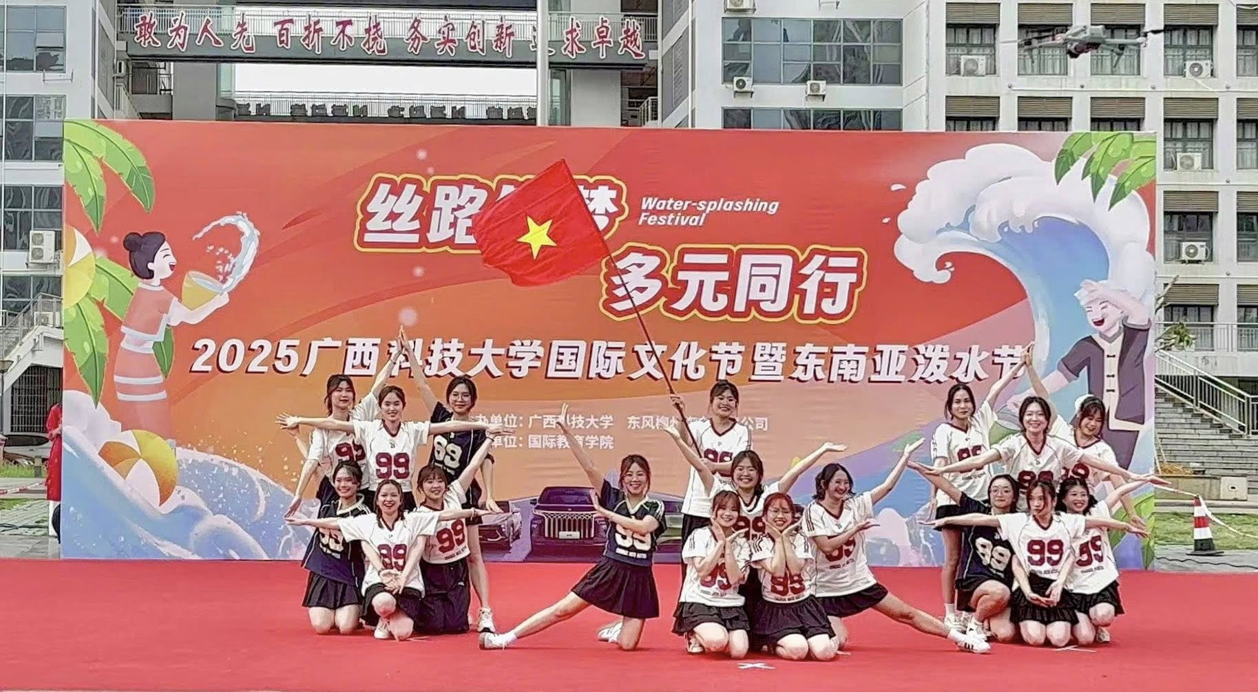 Sinh viên Khoa Ngôn ngữ Trung Quốc tham gia Tuần lễ Giao lưu Văn hóa Quốc tế tại Trung Quốc