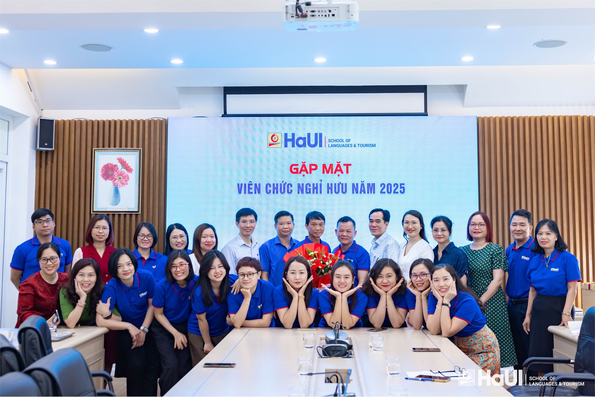 Gặp mặt, tri ân viên chức nghỉ hưu năm 2025