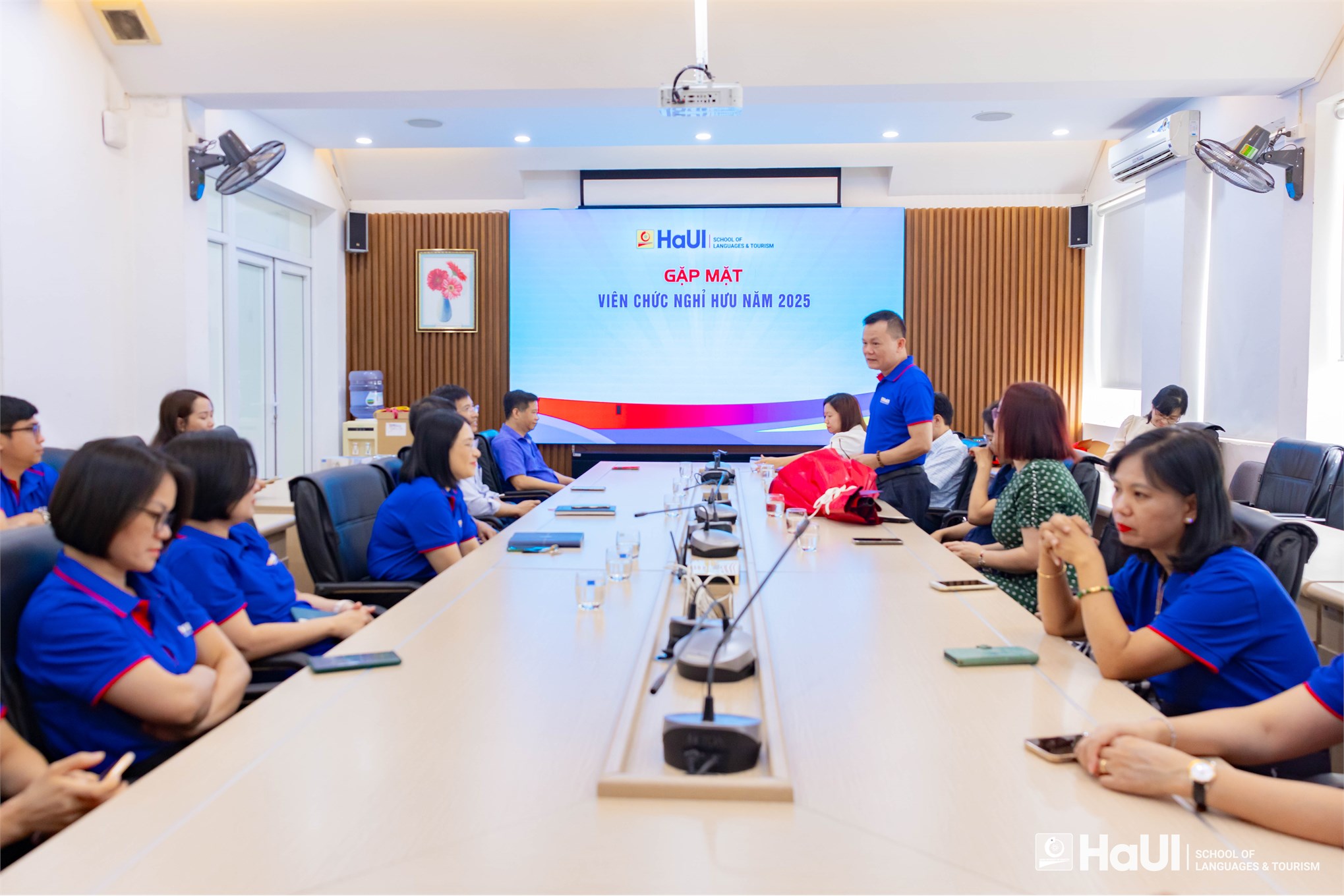 Gặp mặt, tri ân viên chức nghỉ hưu năm 2025