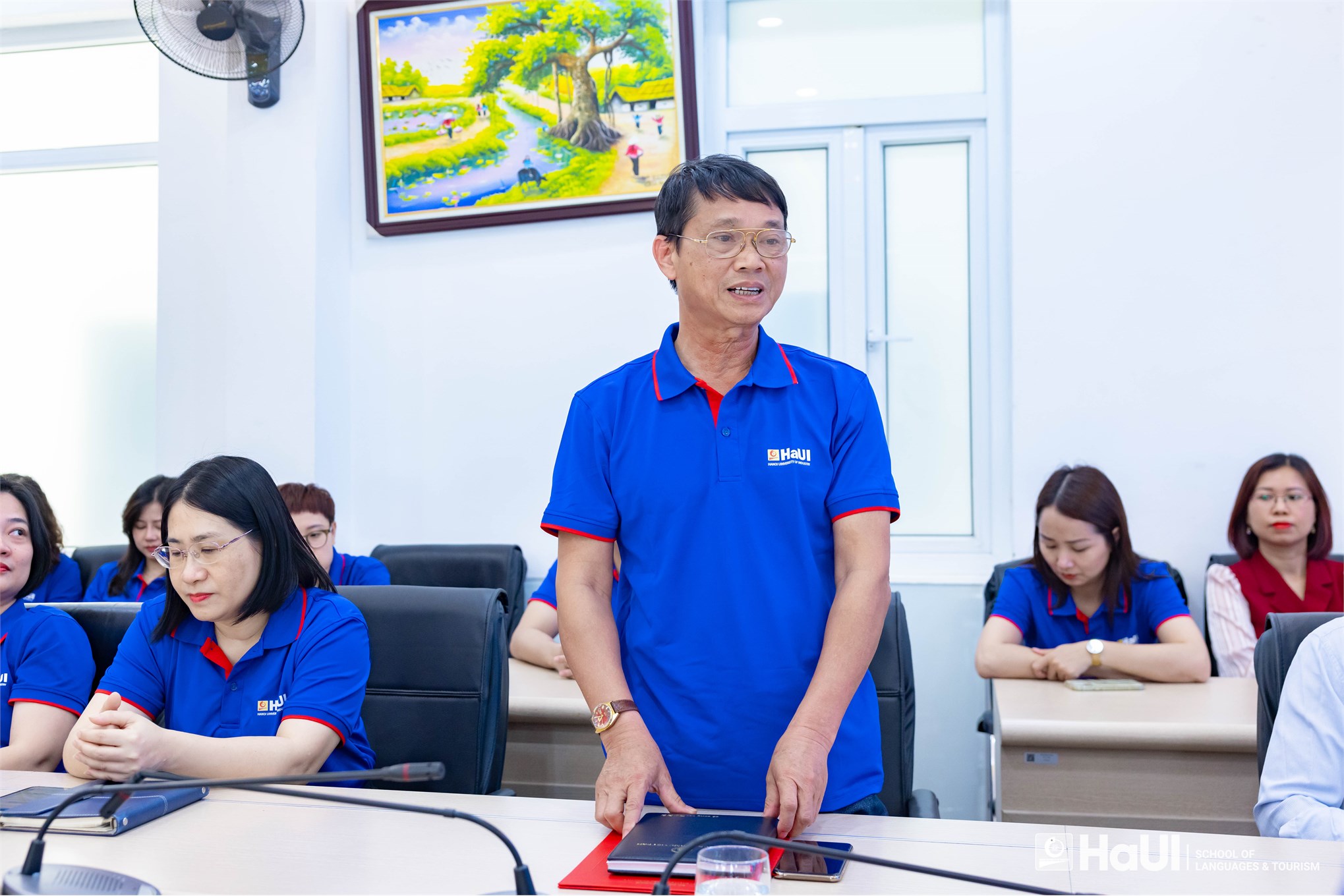 Gặp mặt, tri ân viên chức nghỉ hưu năm 2025