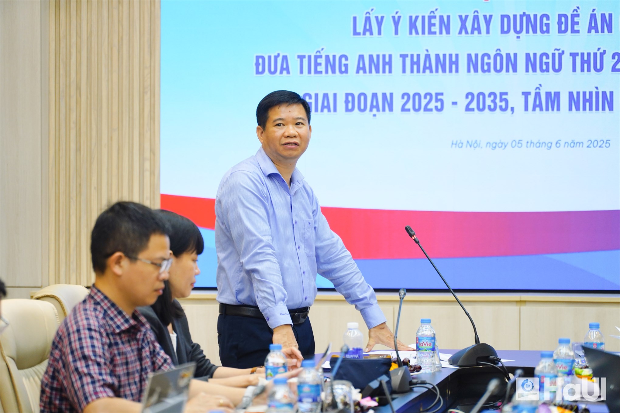 TS. Hoàng Ngọc Tuệ - Hiệu trưởng Trường Ngoại ngữ - Du lịch, Trường Đại học Công nghiệp Hà Nội phát biểu tại Tọa đàm