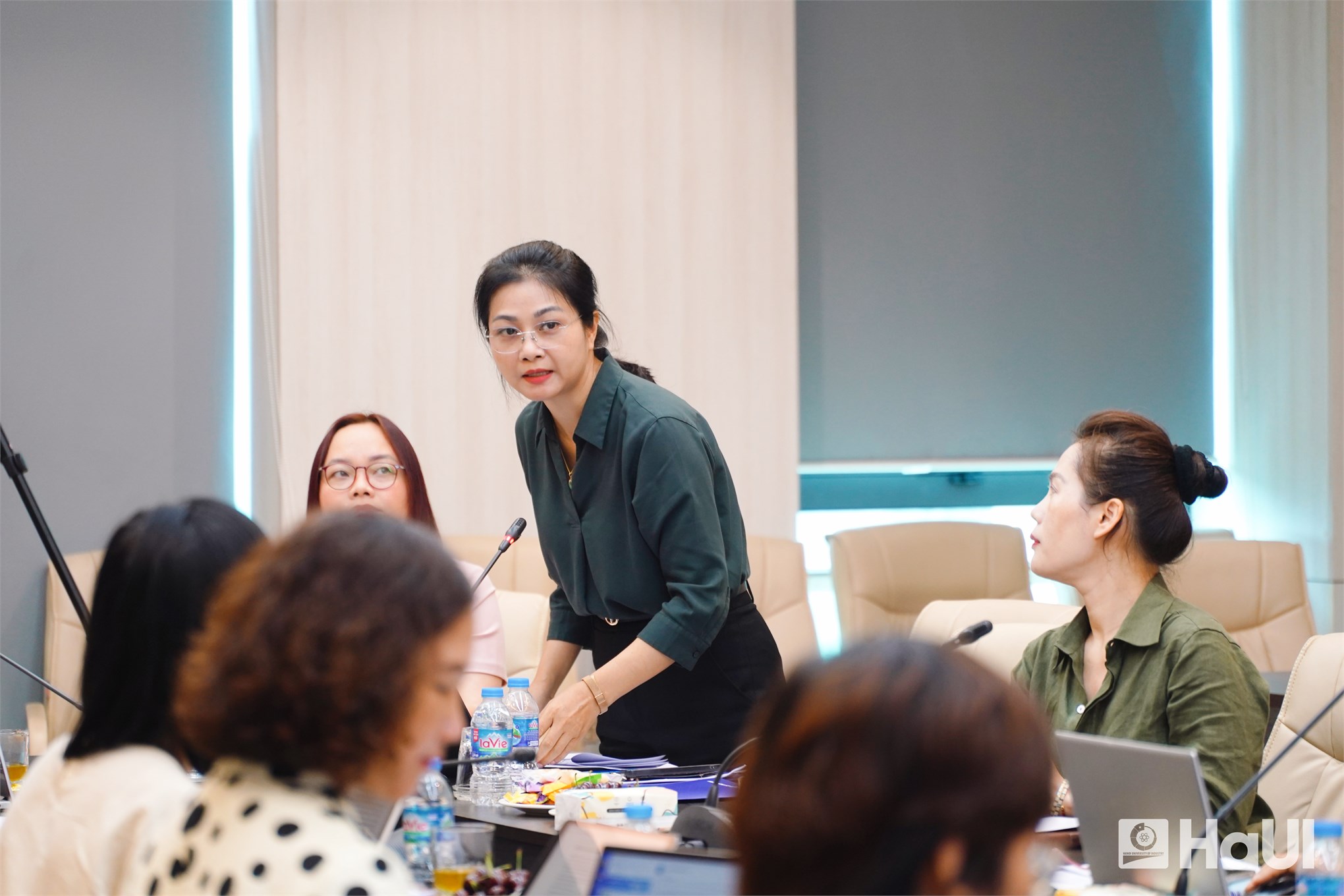 Đề án `Tiếng Anh là ngôn ngữ thứ hai`: Tiếng nói và giải pháp từ tọa đàm chuyên môn tại Trường Đại học Công nghiệp Hà Nội