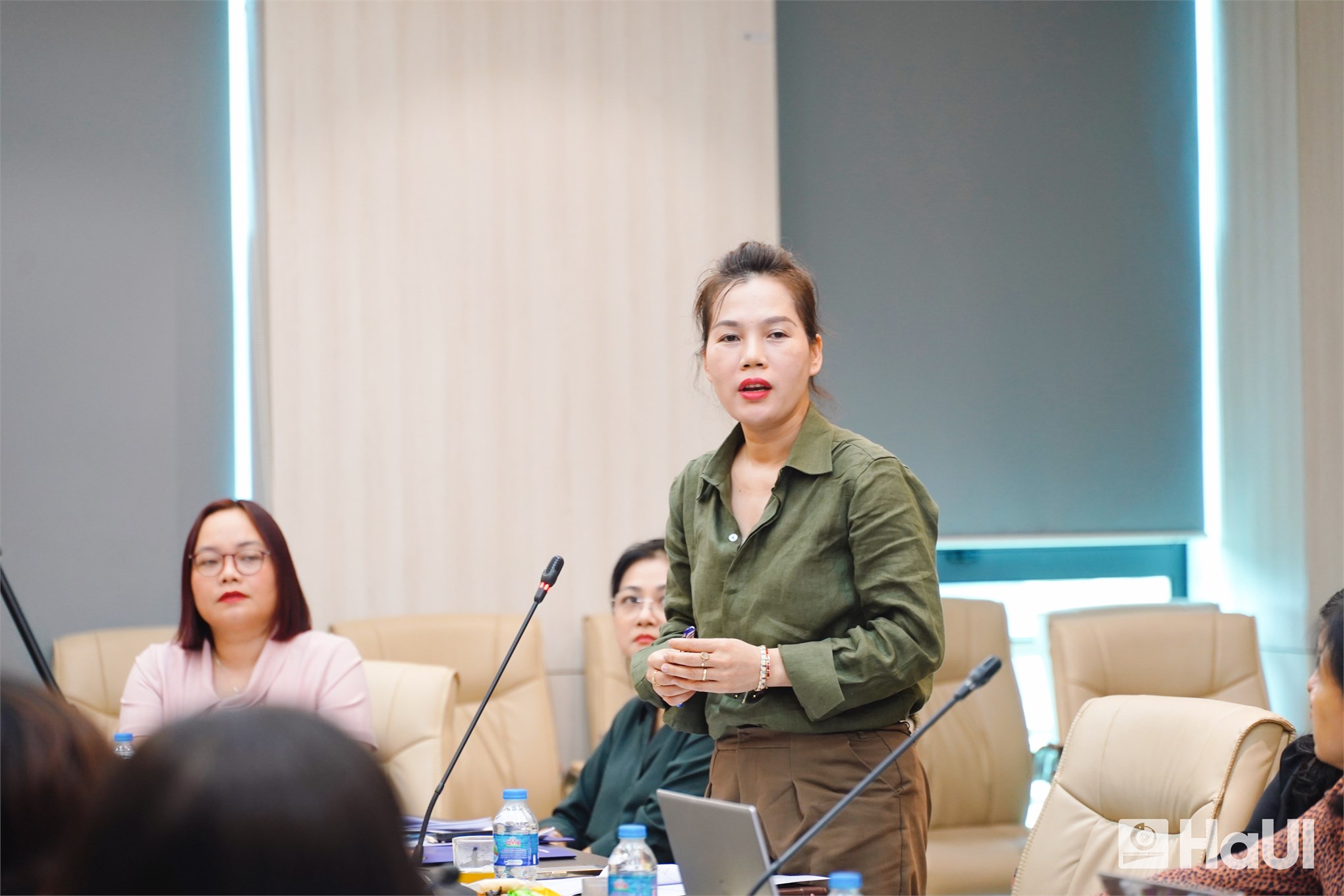 Đề án `Tiếng Anh là ngôn ngữ thứ hai`: Tiếng nói và giải pháp từ tọa đàm chuyên môn tại Trường Đại học Công nghiệp Hà Nội