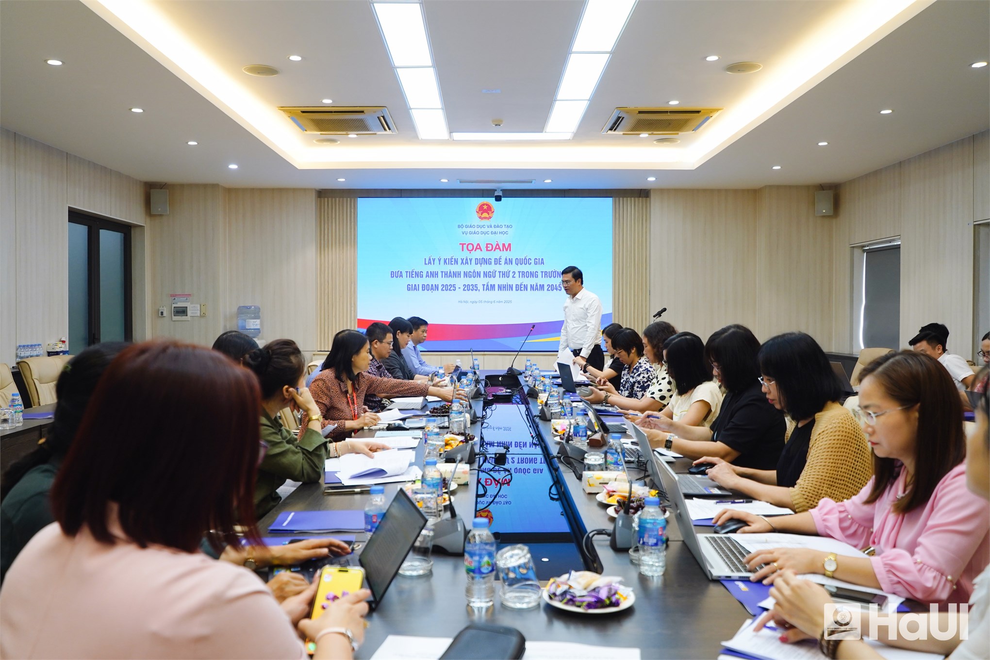 Đề án `Tiếng Anh là ngôn ngữ thứ hai`: Tiếng nói và giải pháp từ tọa đàm chuyên môn tại Trường Đại học Công nghiệp Hà Nội