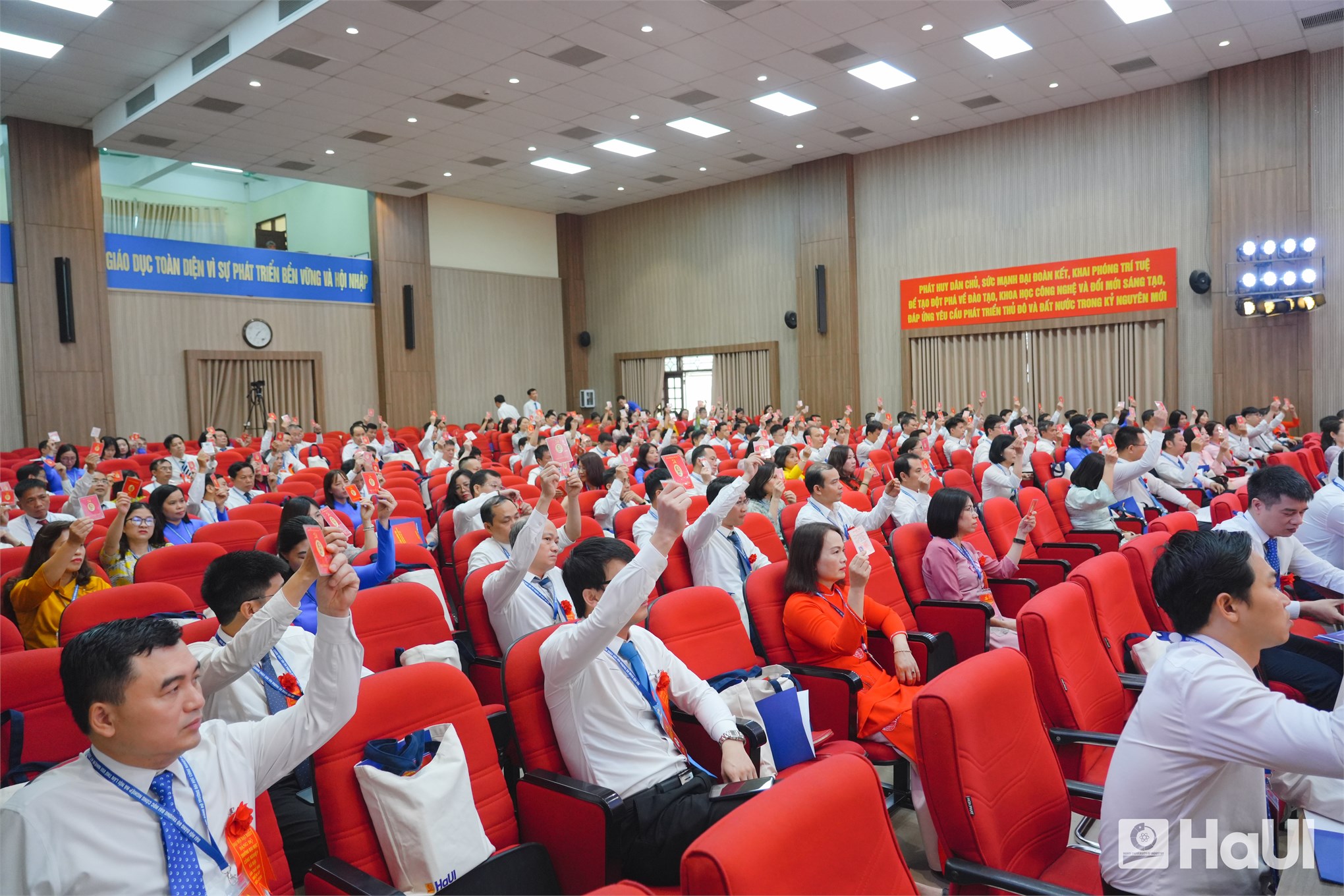 Đại hội Đại biểu Đảng bộ Trường Đại học Công nghiệp Hà Nội lần thứ VIII: Phát huy sức mạnh đại đoàn kết, khai phóng trí tuệ để tạo đột phá trong kỷ nguyên mới