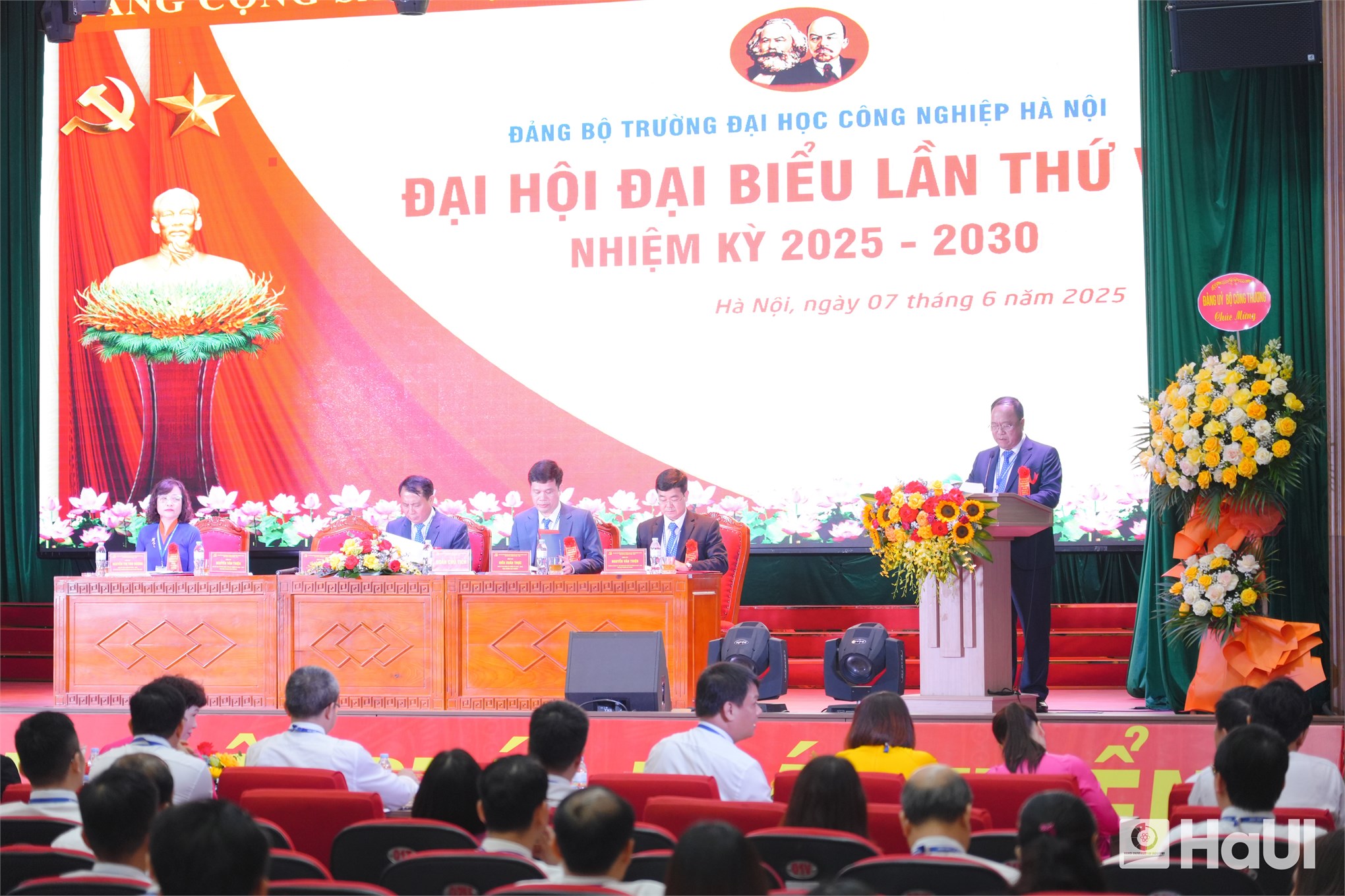 Đại hội Đại biểu Đảng bộ Trường Đại học Công nghiệp Hà Nội lần thứ VIII: Phát huy sức mạnh đại đoàn kết, khai phóng trí tuệ để tạo đột phá trong kỷ nguyên mới