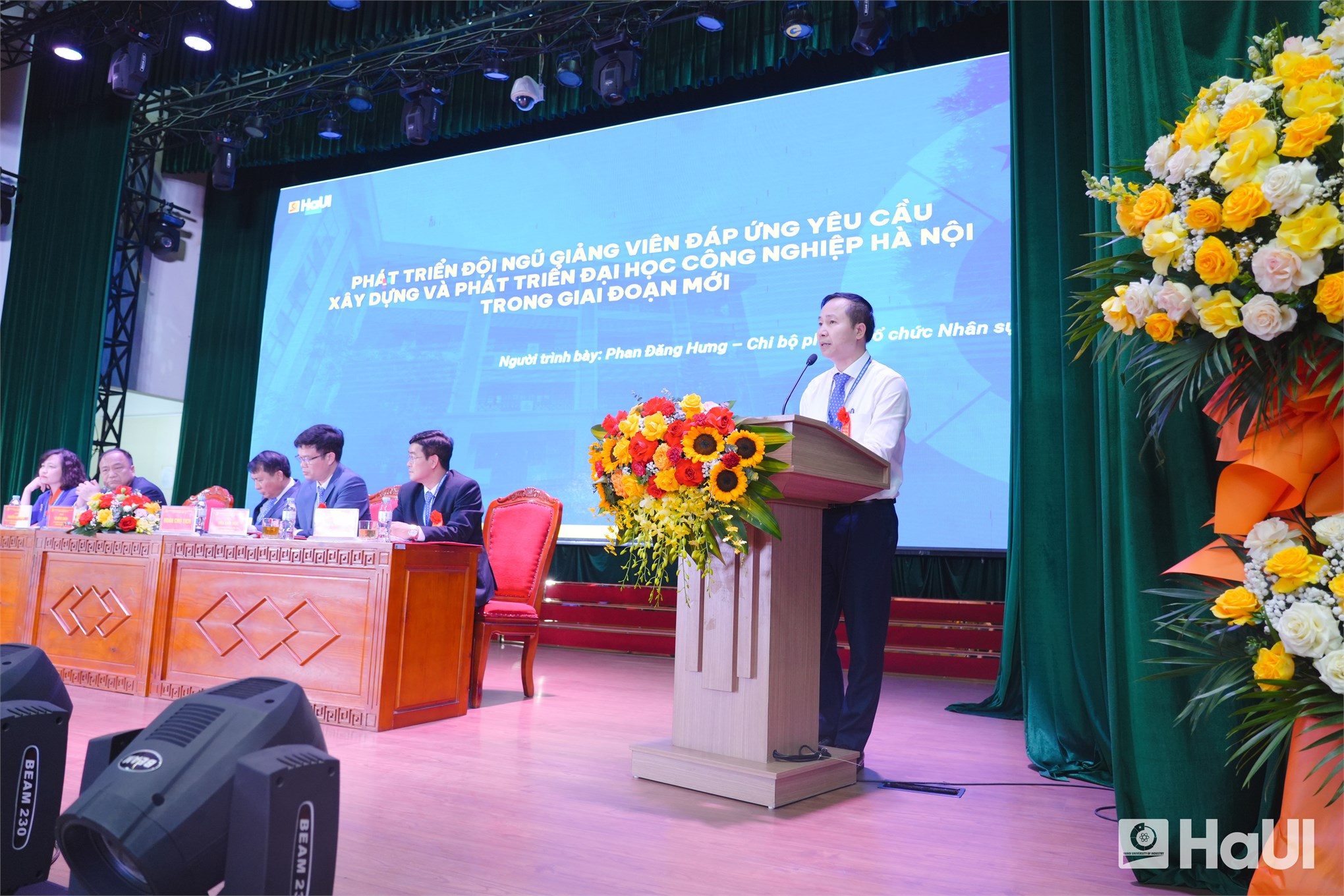 Đại hội Đại biểu Đảng bộ Trường Đại học Công nghiệp Hà Nội lần thứ VIII: Phát huy sức mạnh đại đoàn kết, khai phóng trí tuệ để tạo đột phá trong kỷ nguyên mới