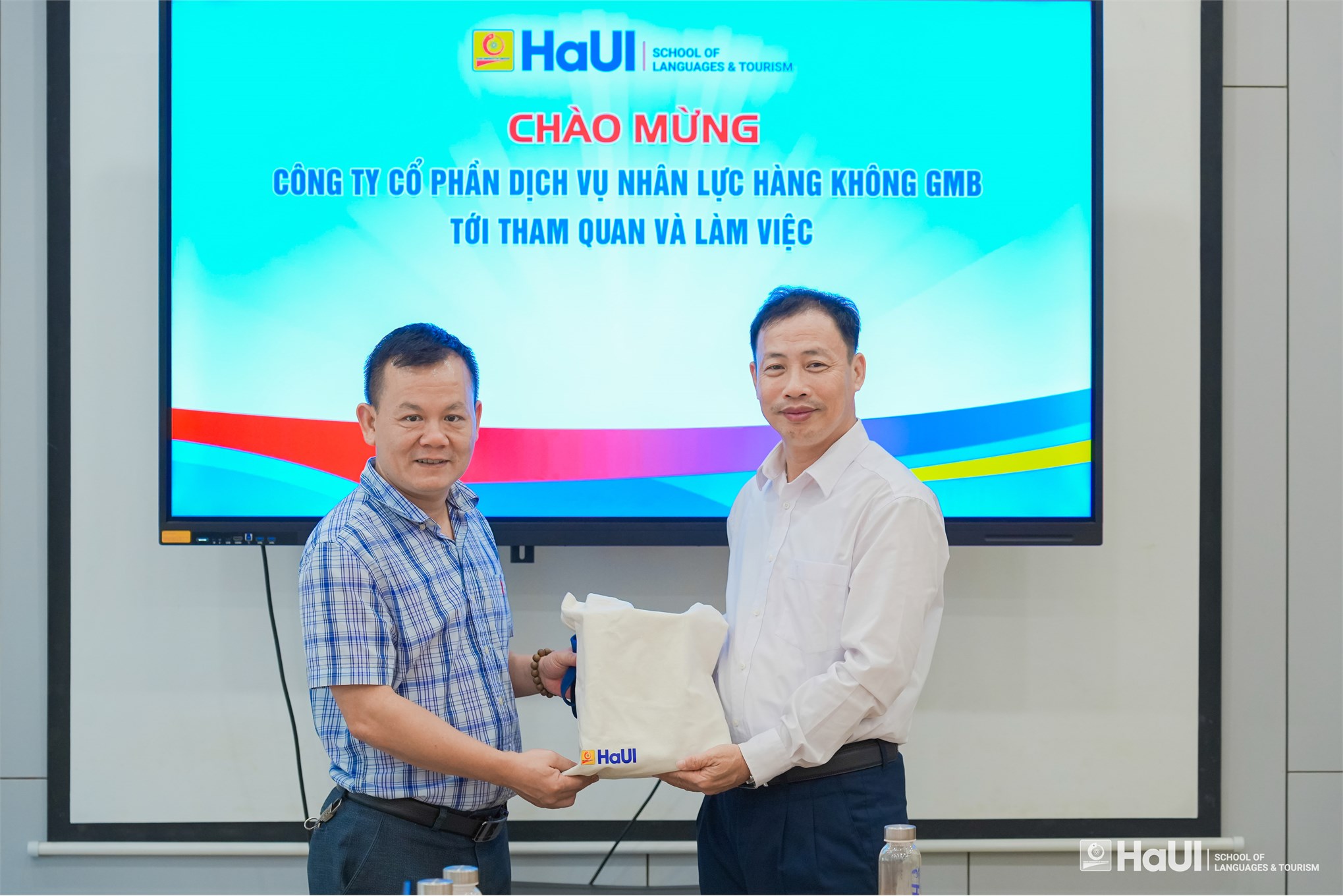 Trường Ngoại ngữ - Du lịch tiếp đón Công ty Cổ phần Dịch vụ Nhân lực Hàng không GMB