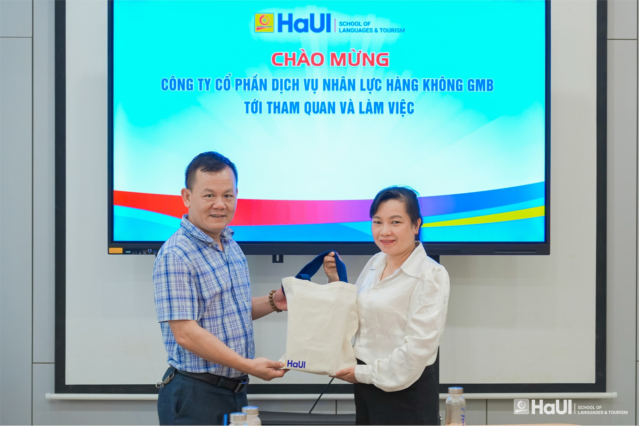 Trường Ngoại ngữ - Du lịch tiếp đón Công ty Cổ phần Dịch vụ Nhân lực Hàng không GMB