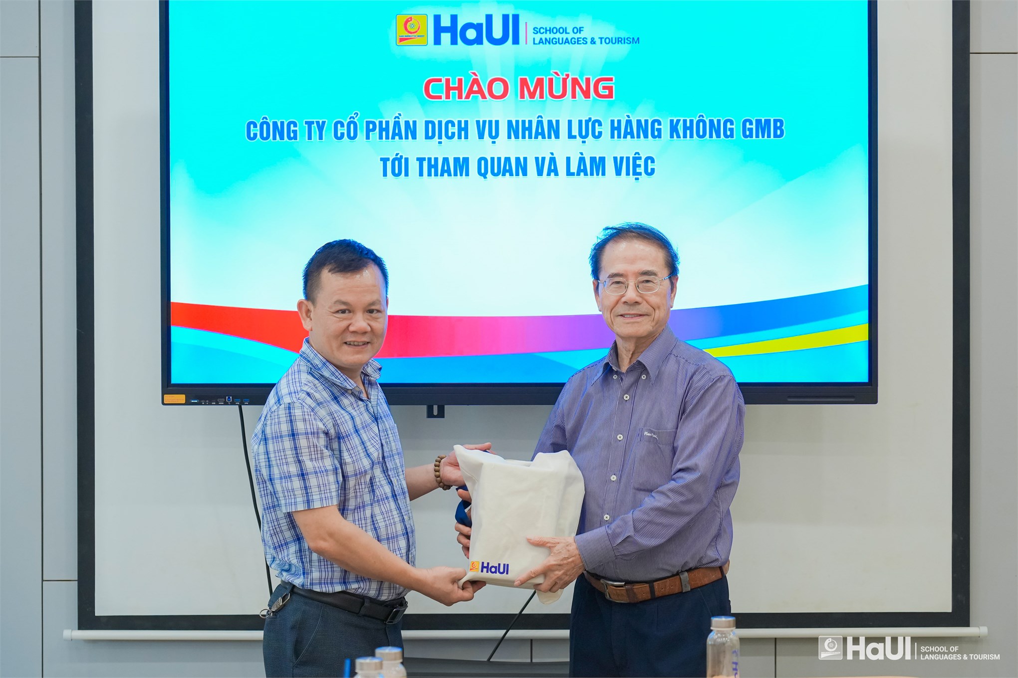 Trường Ngoại ngữ - Du lịch tiếp đón Công ty Cổ phần Dịch vụ Nhân lực Hàng không GMB