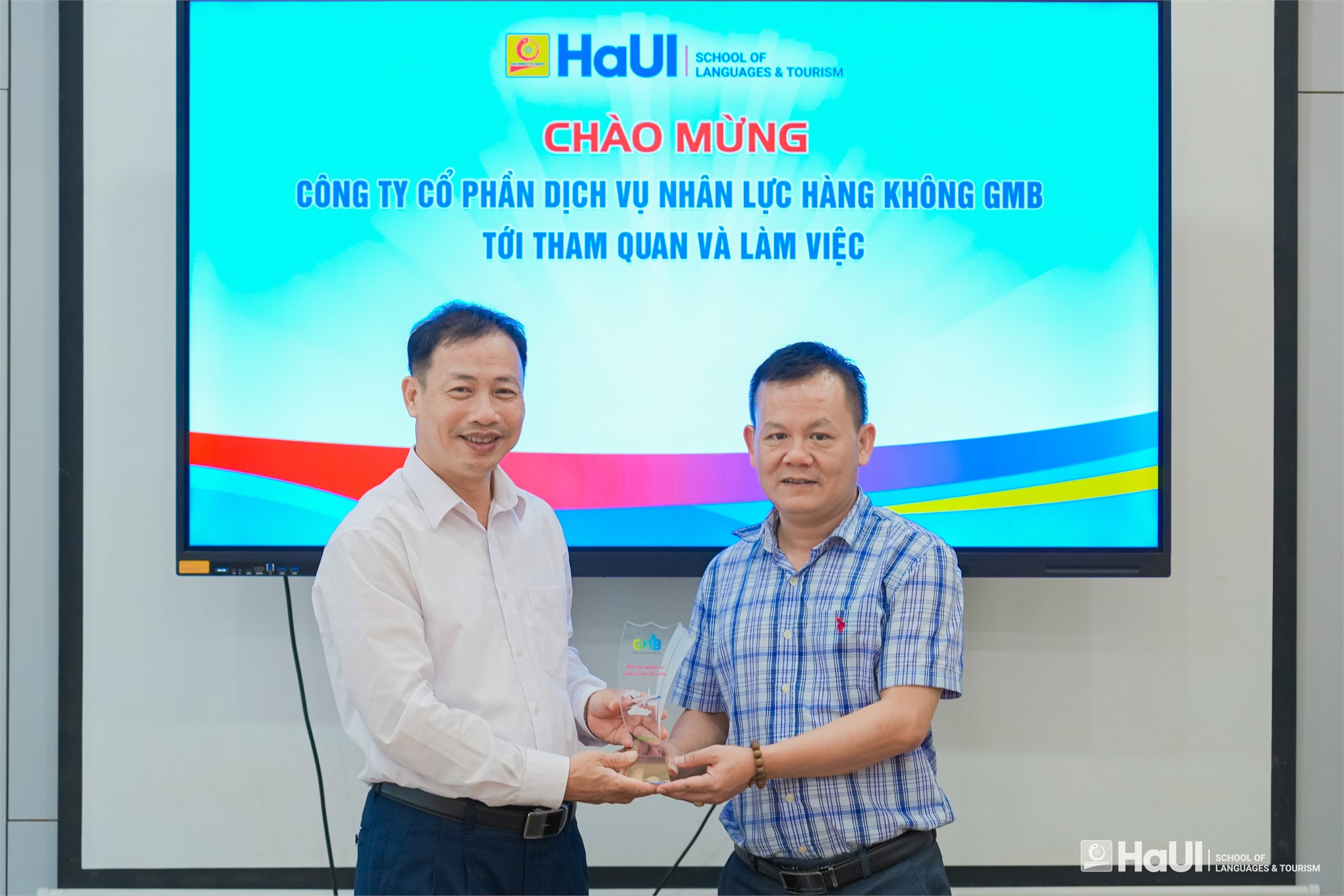 Trường Ngoại ngữ - Du lịch tiếp đón Công ty Cổ phần Dịch vụ Nhân lực Hàng không GMB