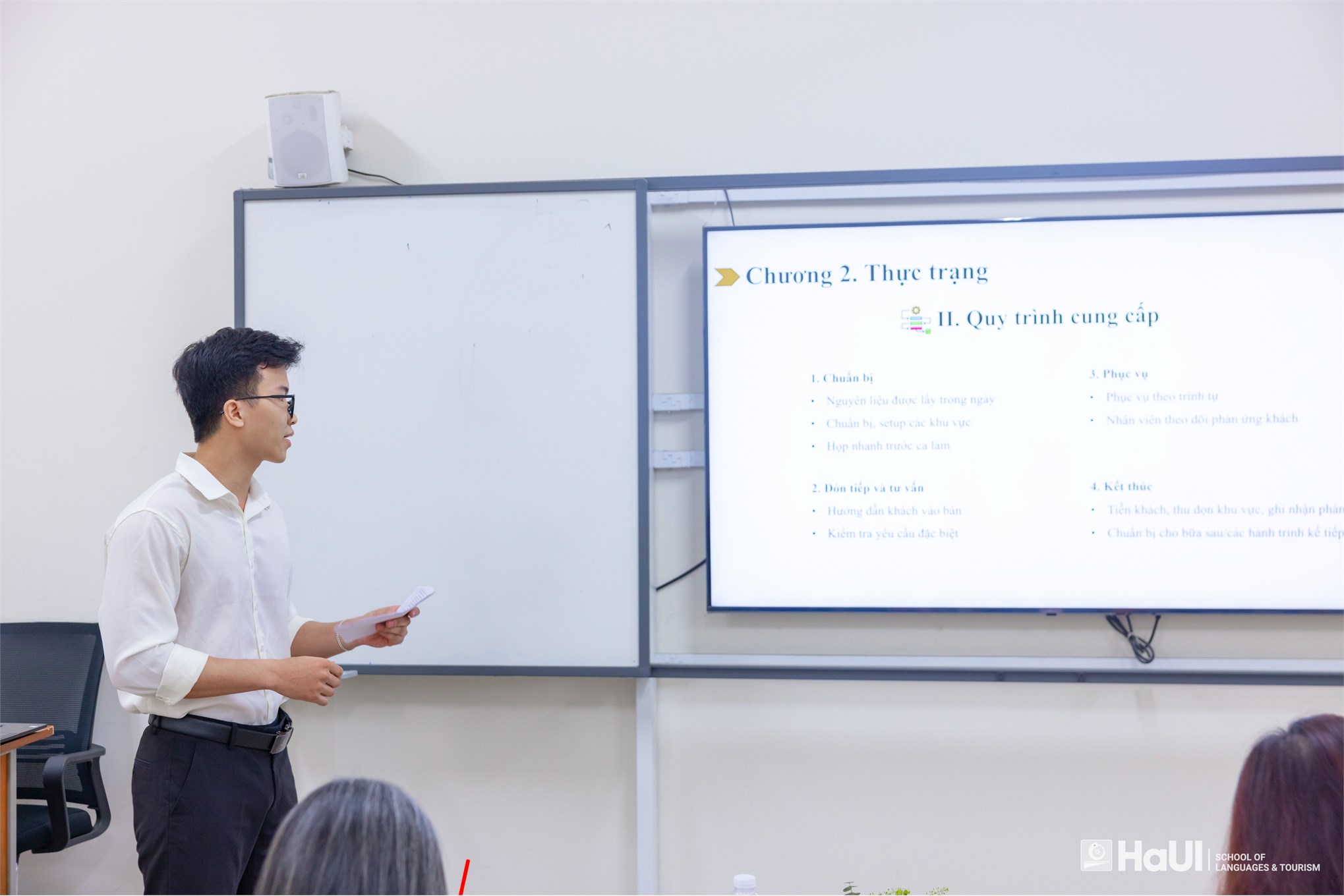 Sinh viên ngành Du lịch, Quản trị dịch vụ du lịch và lữ hành, Quản trị khách sạn bảo vệ thành công khóa luận tốt nghiệp
