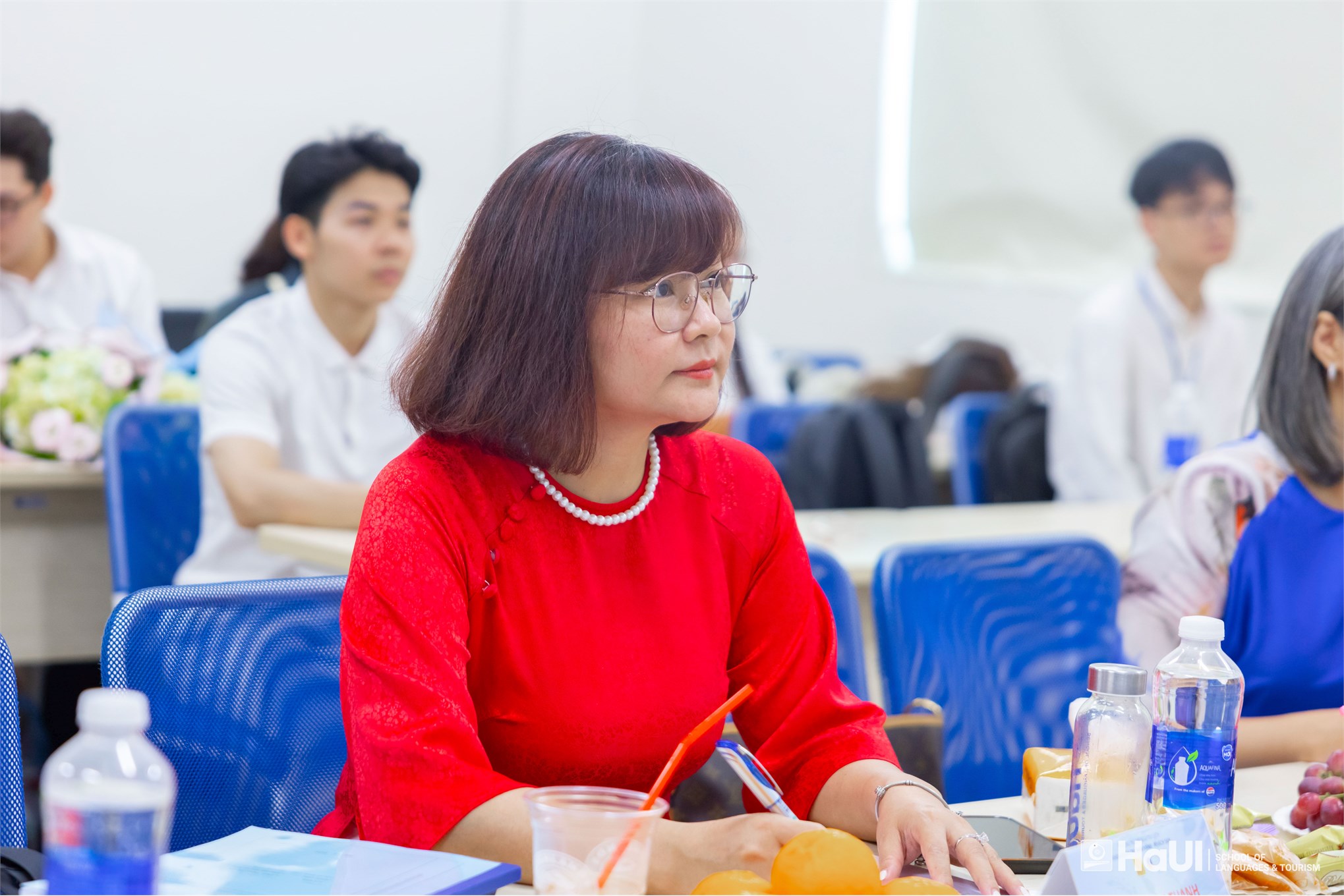 Sinh viên ngành Du lịch, Quản trị dịch vụ du lịch và lữ hành, Quản trị khách sạn bảo vệ thành công khóa luận tốt nghiệp
