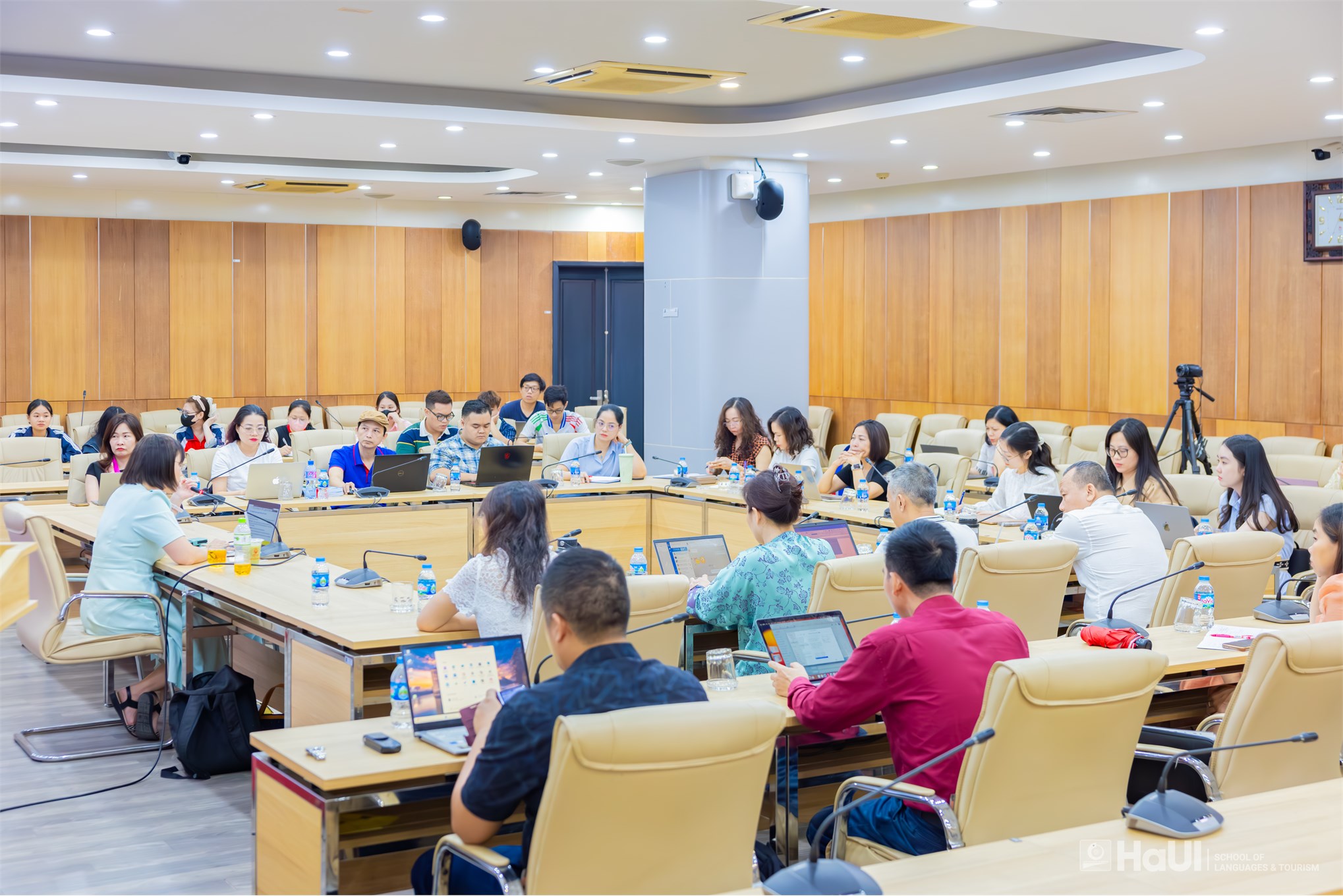 Toạ đàm “Thể loại trong Ngôn ngữ học chức năng hệ thống”