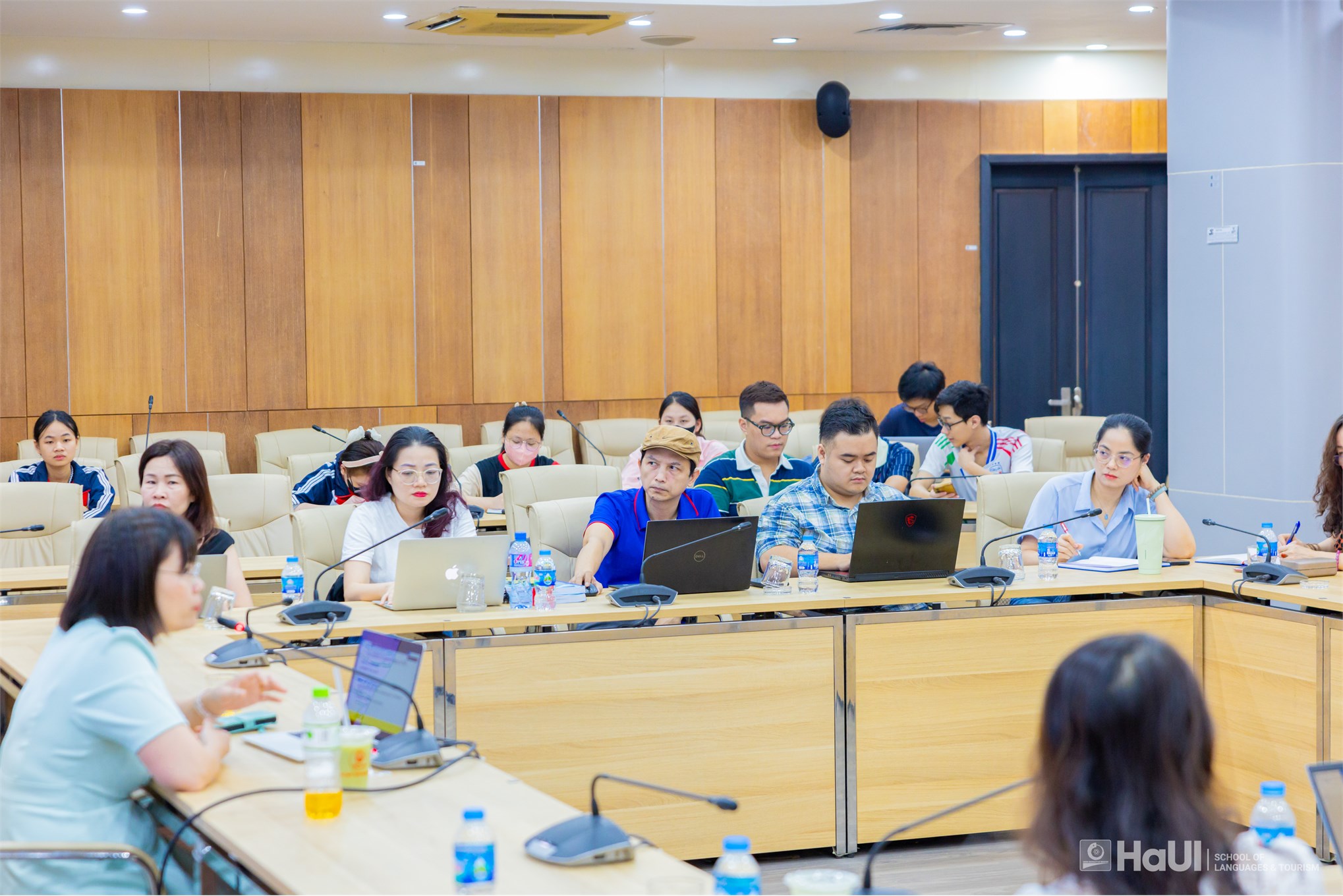 Toạ đàm “Thể loại trong Ngôn ngữ học chức năng hệ thống”