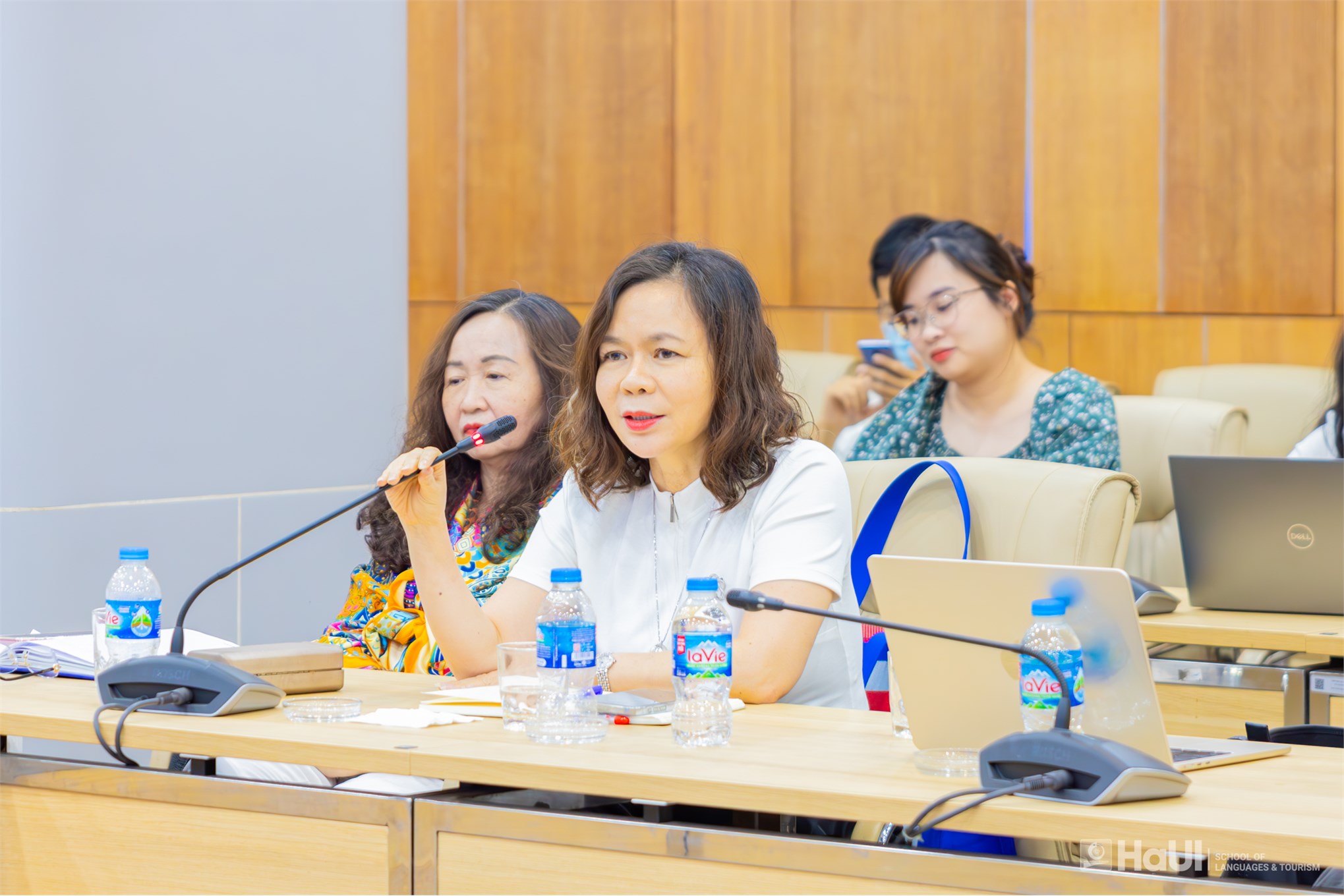 Toạ đàm “Thể loại trong Ngôn ngữ học chức năng hệ thống”