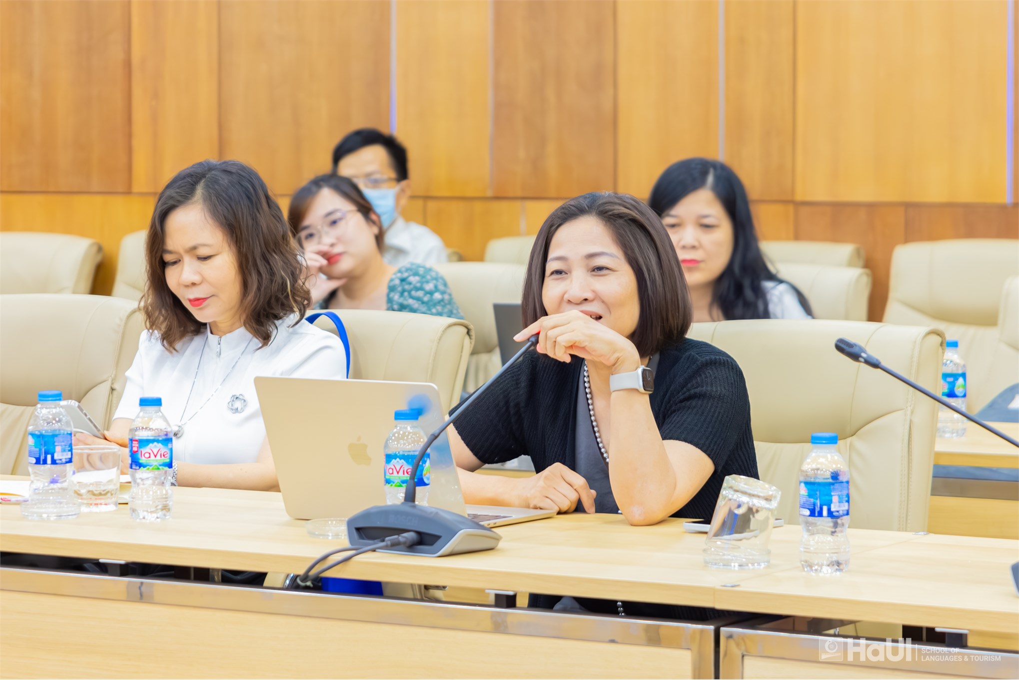 Toạ đàm “Thể loại trong Ngôn ngữ học chức năng hệ thống”