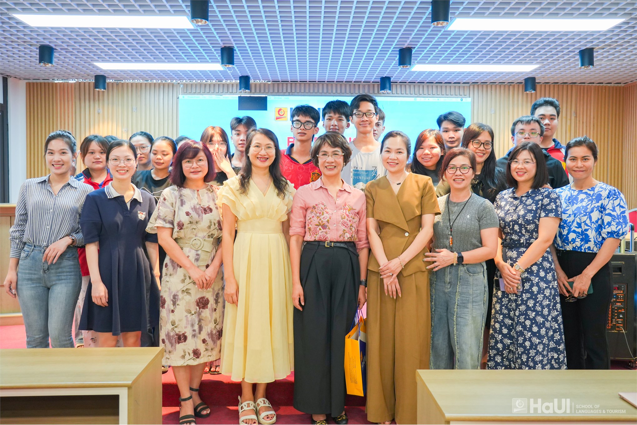 TẬP HUẤN VỀ CÔNG NGHIỆP VĂN HOÁ: KẾT NỐI TRI THỨC – MỞ RỘNG TẦM NHÌN NGHỀ NGHIỆP