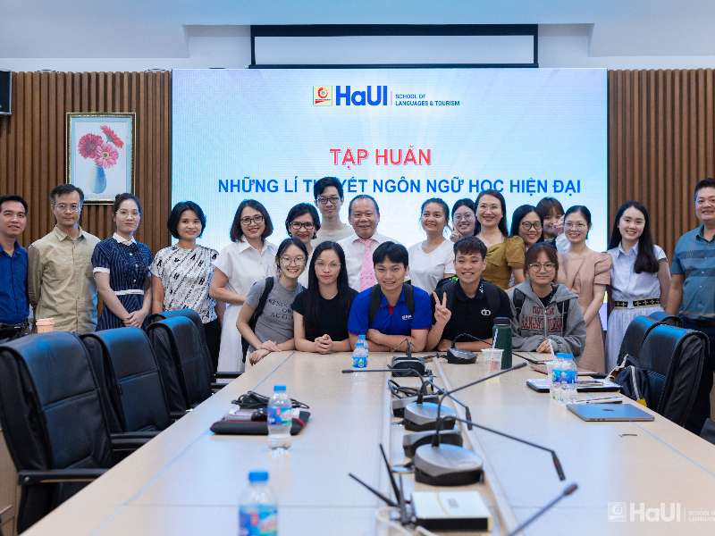 Tập huấn khoa học với chủ đề “Những lí thuyết Ngôn ngữ học hiện đại”