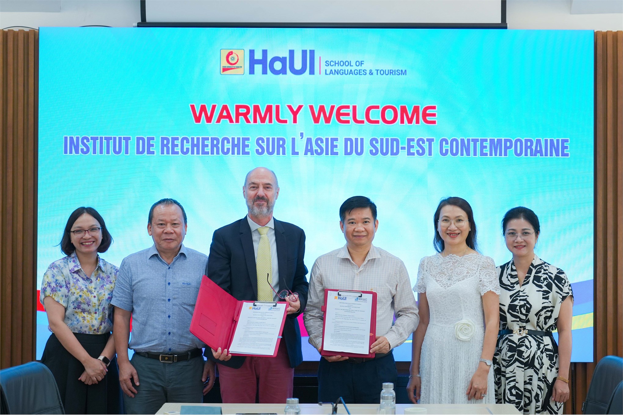 Trường Ngoại ngữ – Du lịch mở rộng hợp tác học thuật với Viện IRASEC (Pháp)