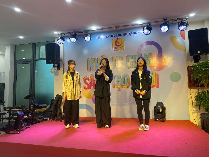 Cuộc thi “Tìm kiếm tài năng MC Trường Ngoại ngữ – Du lịch 2023”: Bùng nổ bản lĩnh – Tỏa sáng cá tính