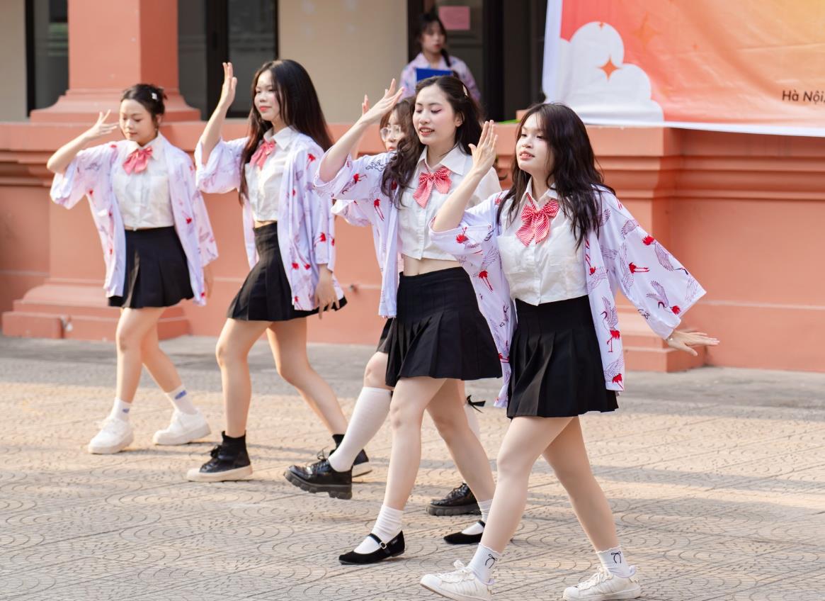 Rực rỡ sắc màu tại cuộc thi Nhảy dân vũ “Nhịp điệu sinh viên” 2023: Lan tỏa tinh thần đoàn kết và năng lượng tuổi trẻ
