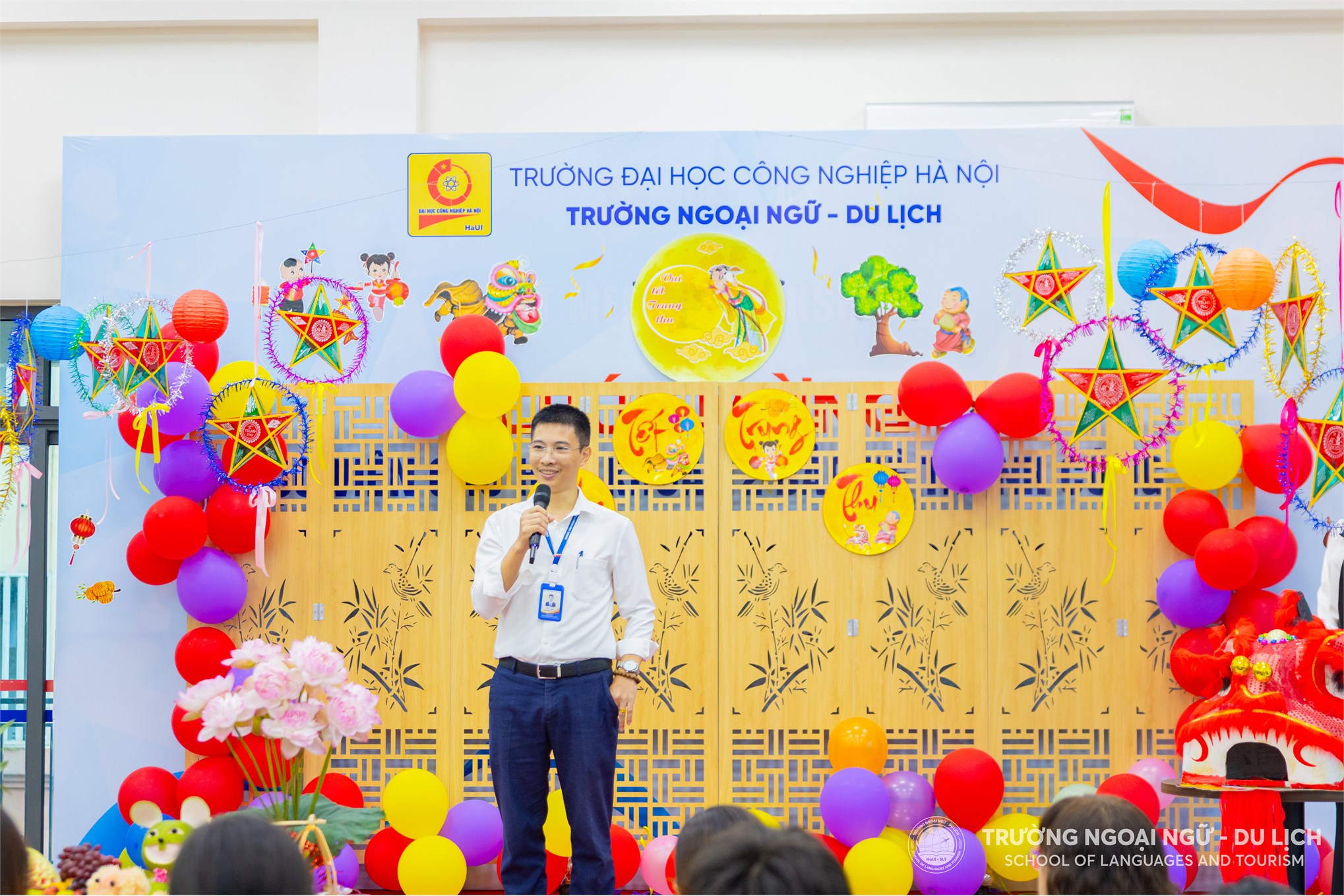 “Đêm hội trăng rằm 2023” – Gắn kết cộng đồng quốc tế, lan tỏa văn hóa Việt tại Trường Ngoại ngữ – Du lịch