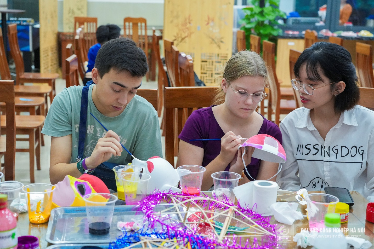 “Đêm hội trăng rằm 2023” – Gắn kết cộng đồng quốc tế, lan tỏa văn hóa Việt tại Trường Ngoại ngữ – Du lịch
