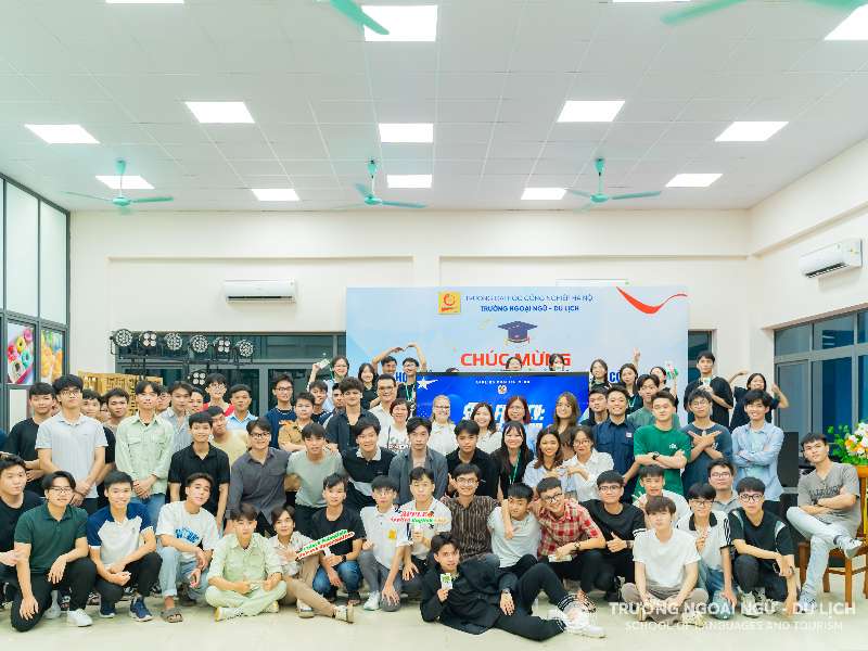 Cuộc thi Hùng biện tiếng Anh “English Eloquence” - Sân chơi sinh viên bùng nổ tỏa sáng bản lĩnh cá nhân