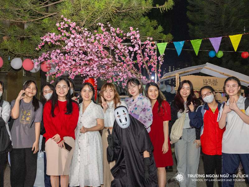 Gấp giấy Origami và trải nghiệm văn hóa Nhật Bản: Giao lưu ý nghĩa hướng tới 50 năm quan hệ Việt – Nhật