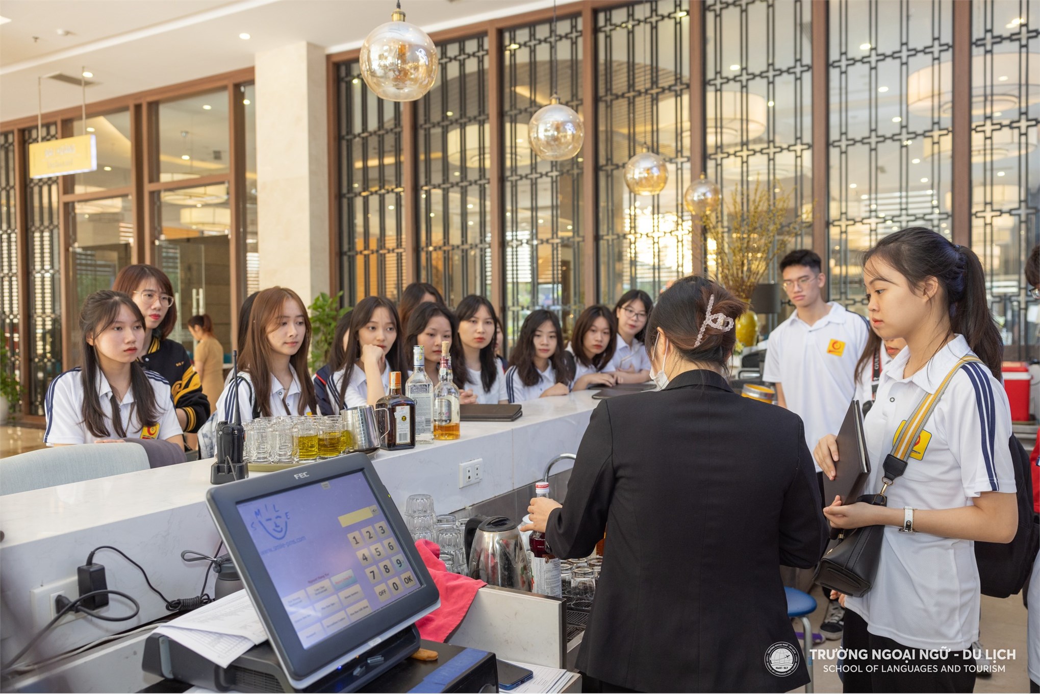 Thực tập hưởng lương tại Singapore: Bước ngoặt trưởng thành của sinh viên EMI ngành Quản trị khách sạn HaUI