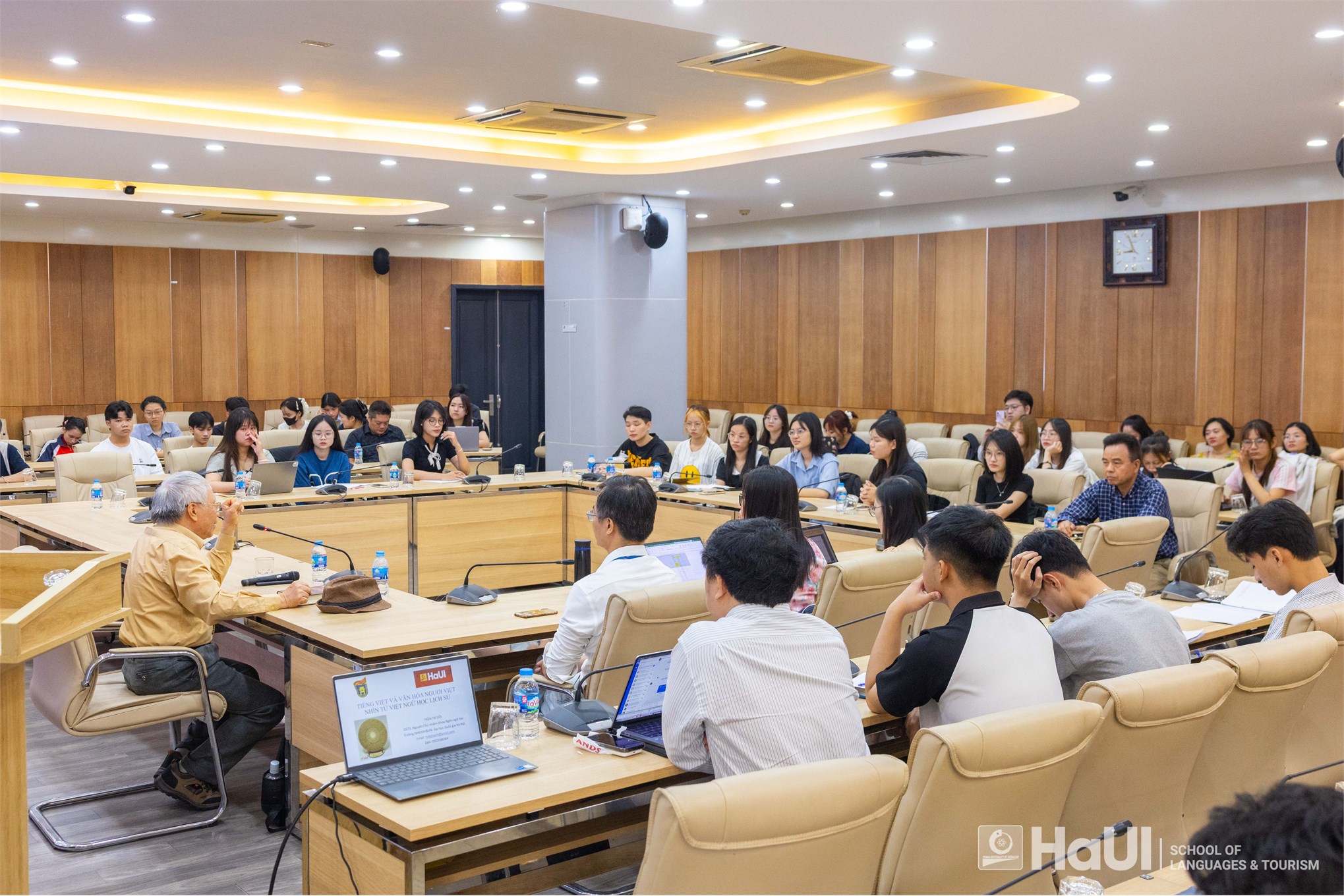 Tọa đàm `Tiếng Việt và văn hóa người Việt nhìn từ Việt ngữ học lịch sử`