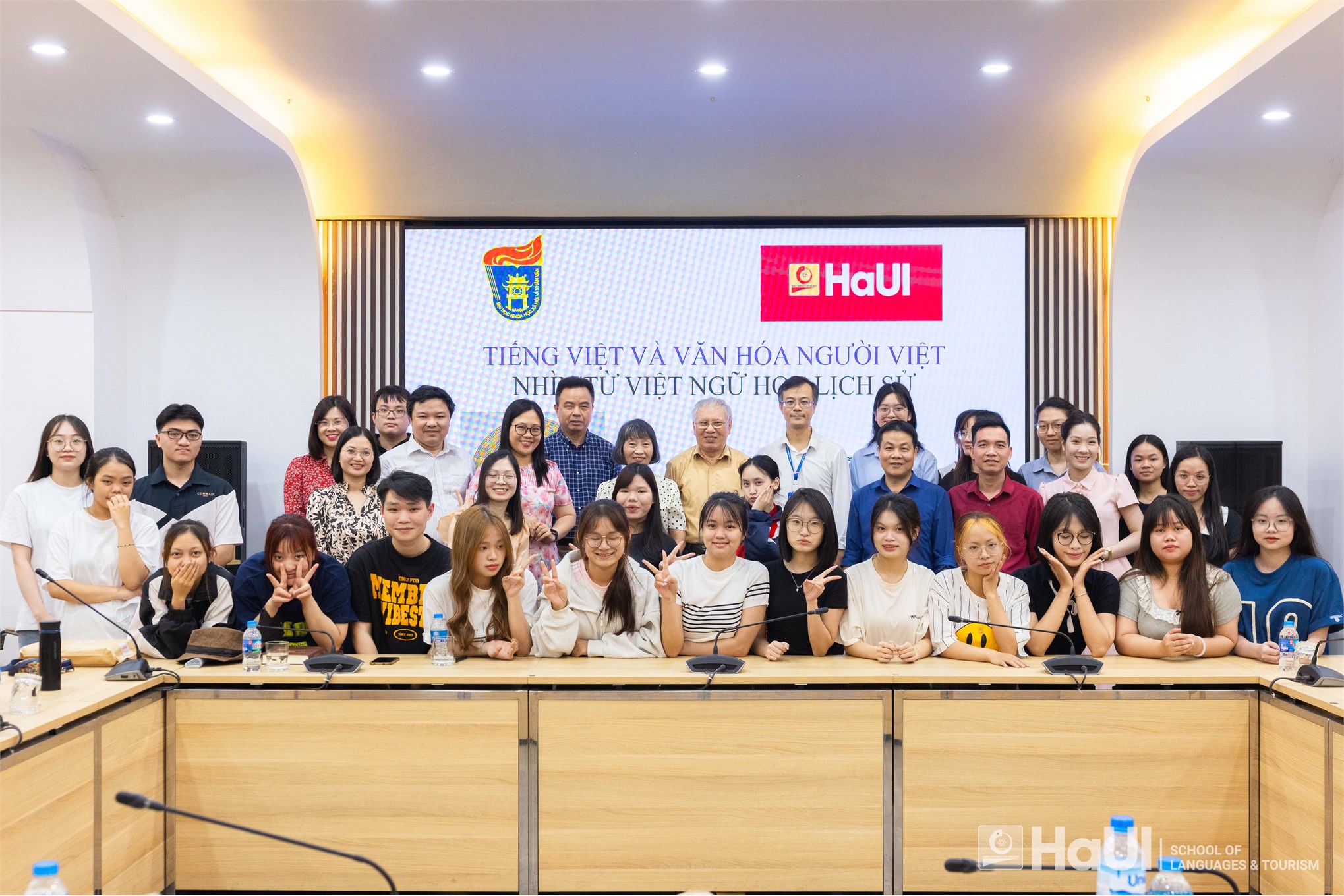 Tọa đàm `Tiếng Việt và văn hóa người Việt nhìn từ Việt ngữ học lịch sử`