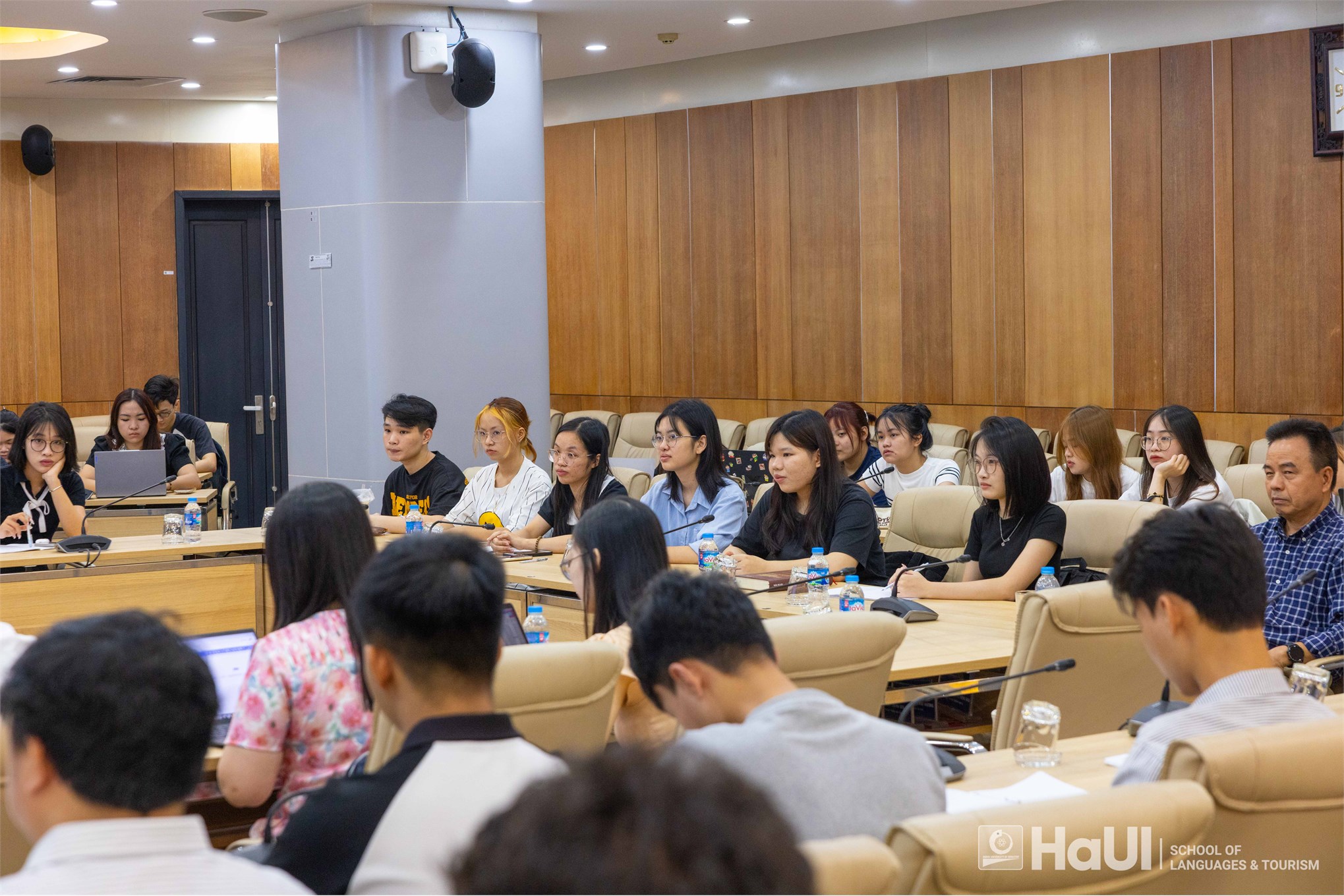 Tọa đàm `Tiếng Việt và văn hóa người Việt nhìn từ Việt ngữ học lịch sử`