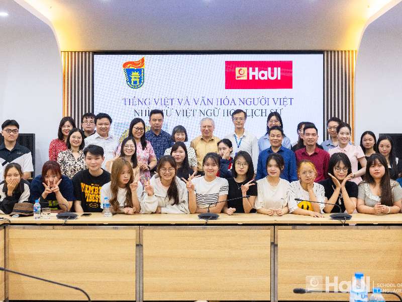 Tọa đàm "Tiếng Việt và văn hóa người Việt nhìn từ Việt ngữ học lịch sử"