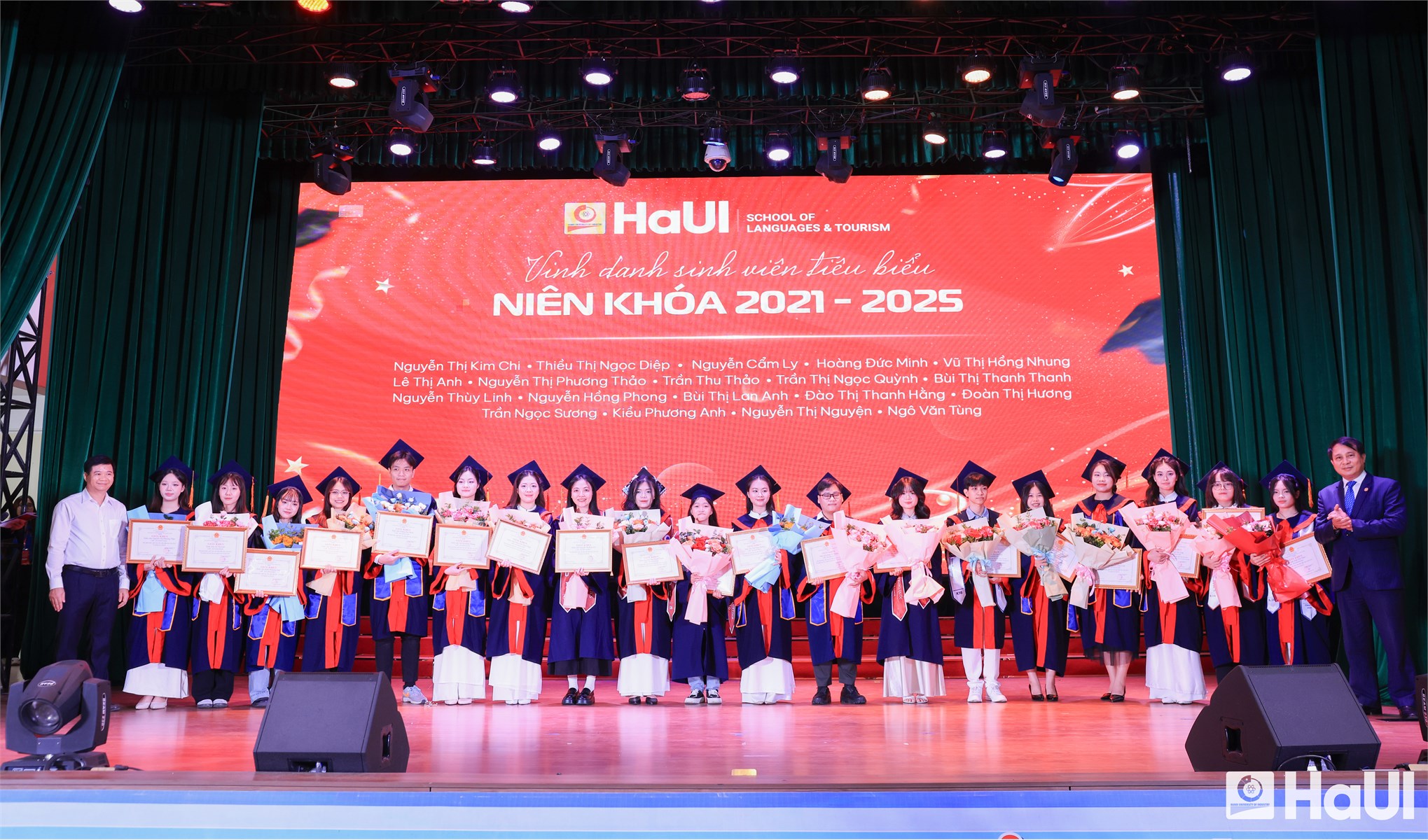 Hơn 600 tân cử nhân Trường Ngoại ngữ – Du lịch, HaUI: khát vọng vươn mình, sẵn sàng hội nhập quốc tế
