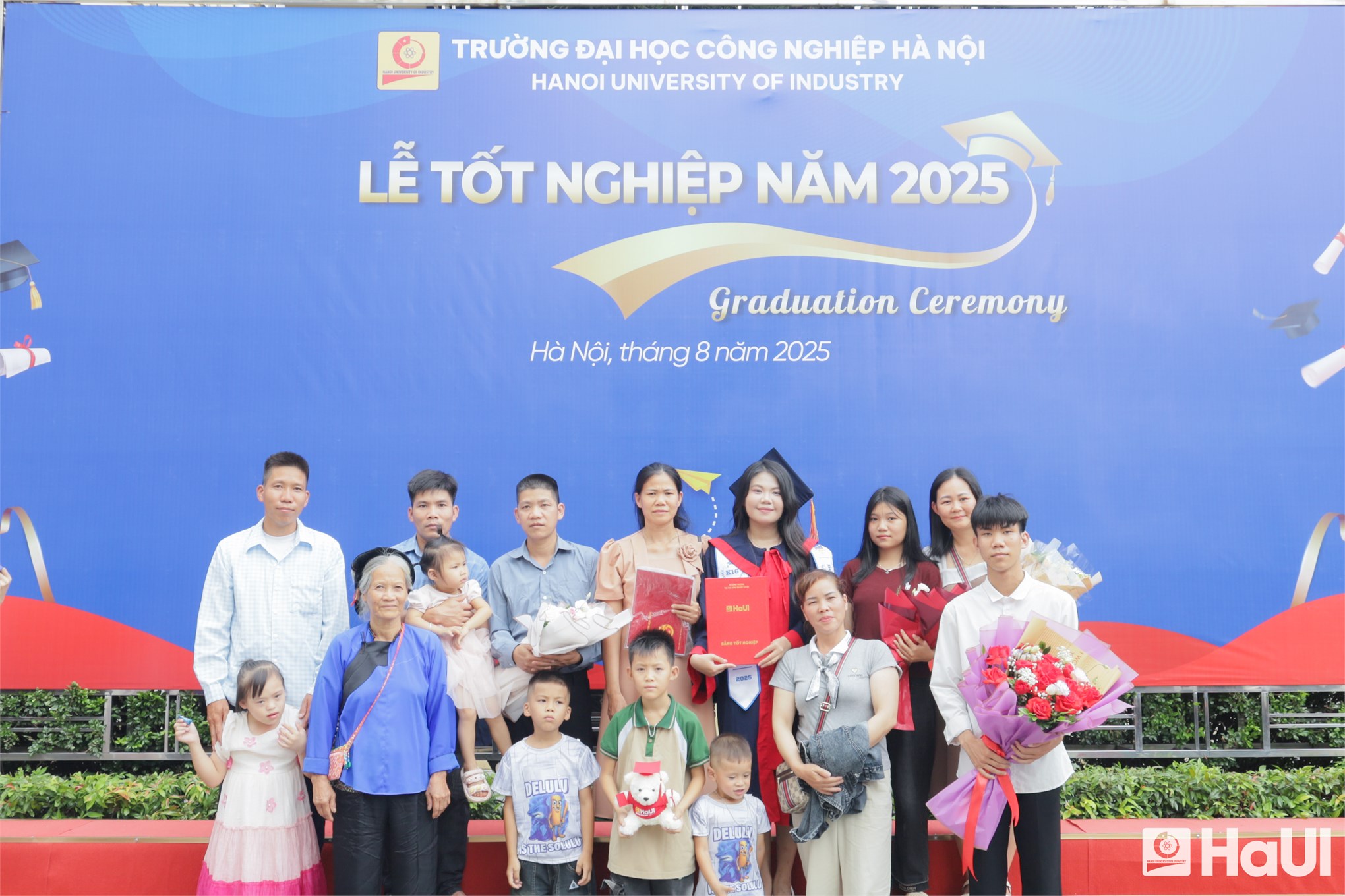 Hơn 600 tân cử nhân Trường Ngoại ngữ – Du lịch, HaUI: khát vọng vươn mình, sẵn sàng hội nhập quốc tế