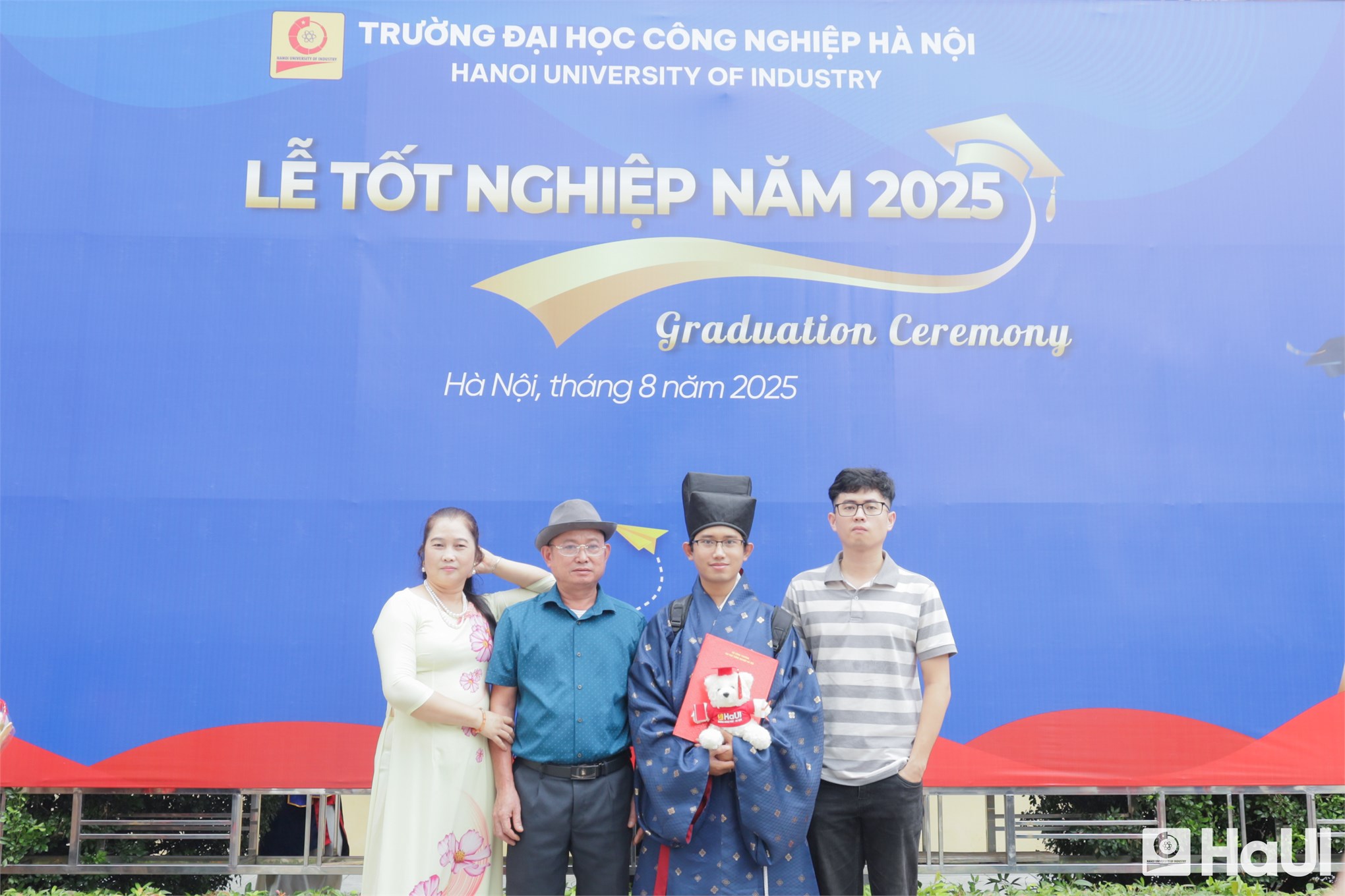 Hơn 600 tân cử nhân Trường Ngoại ngữ – Du lịch, HaUI: khát vọng vươn mình, sẵn sàng hội nhập quốc tế