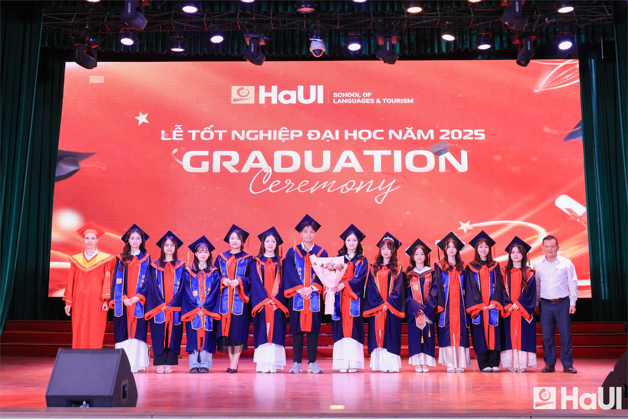 Hơn 600 tân cử nhân Trường Ngoại ngữ – Du lịch, HaUI: khát vọng vươn mình, sẵn sàng hội nhập quốc tế