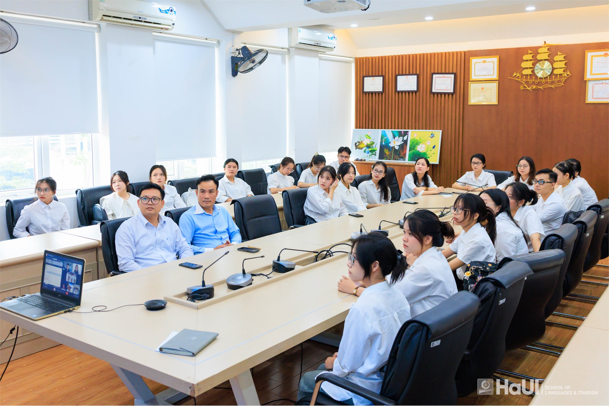 28 sinh viên Trường Ngoại ngữ - Du lịch tham gia phỏng vấn với nhà tuyển dụng thuộc tập đoàn Paradise - Singapore