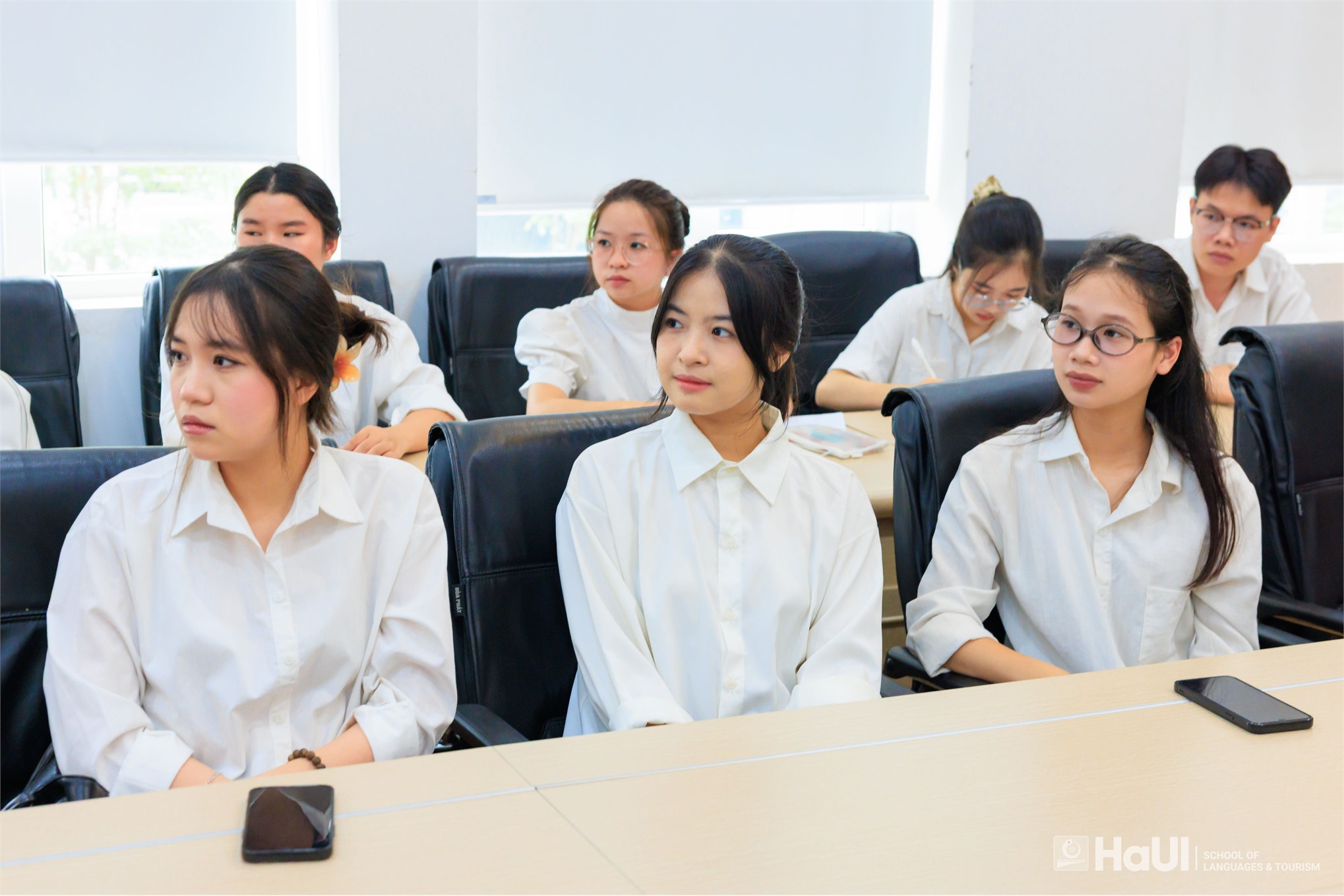 28 sinh viên Trường Ngoại ngữ - Du lịch tham gia phỏng vấn với nhà tuyển dụng thuộc tập đoàn Paradise - Singapore