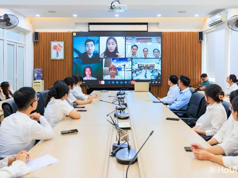 28 sinh viên Trường Ngoại ngữ - Du lịch tham gia phỏng vấn với nhà tuyển dụng thuộc tập đoàn Paradise - Singapore