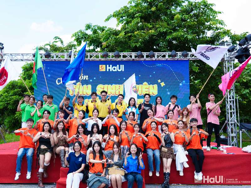 Ngày hội chào đón tân sinh viên K20: Rực rỡ sắc màu tuổi trẻ