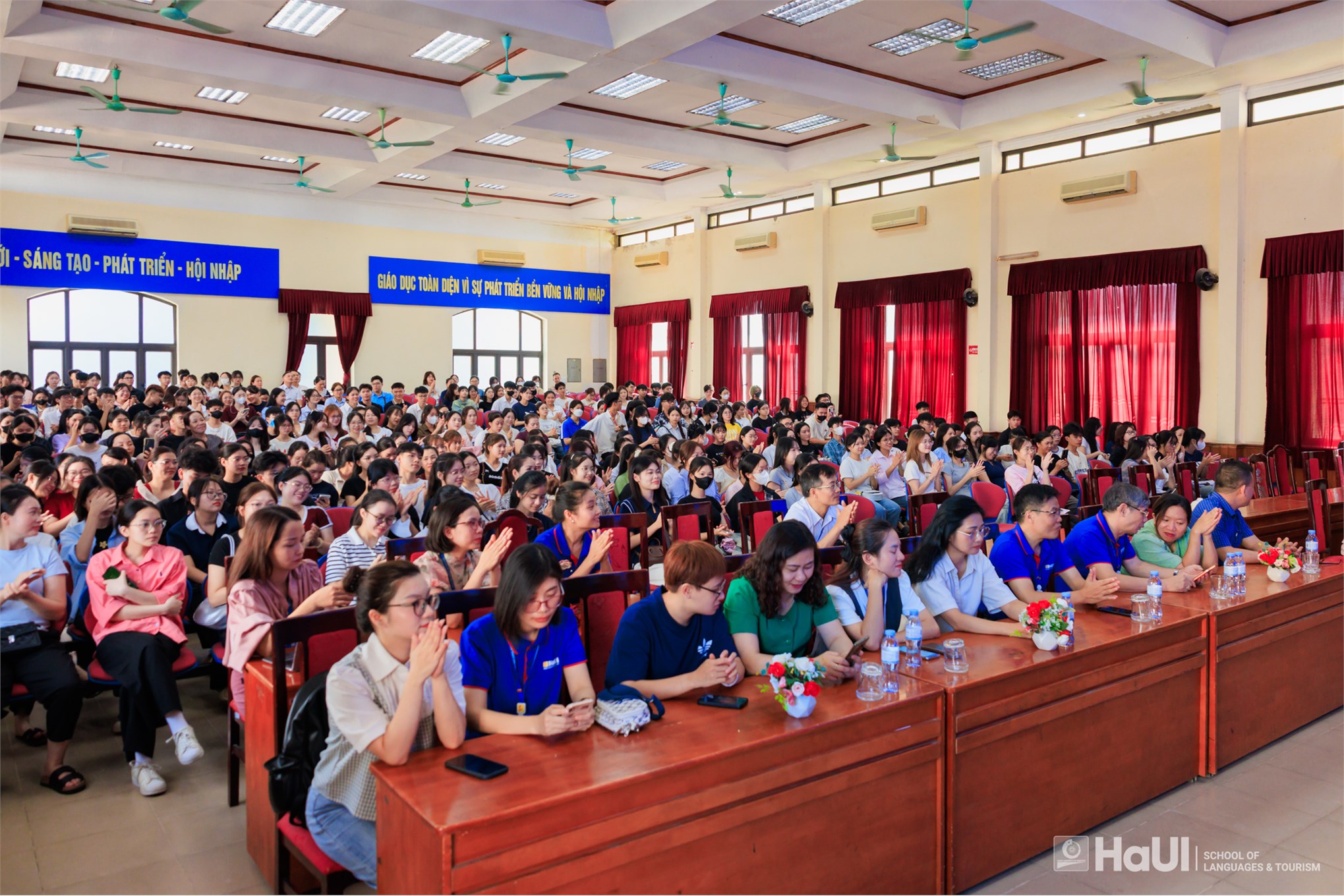 Ngày hội chào đón tân sinh viên K20: Rực rỡ sắc màu tuổi trẻ